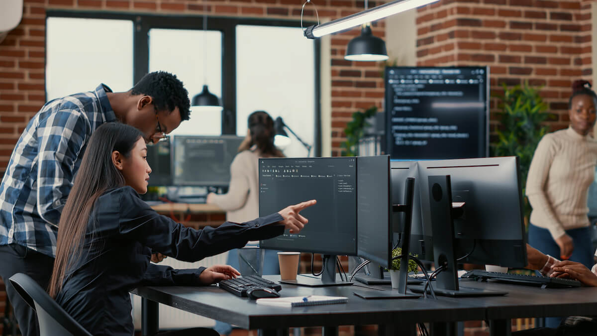 PCI DSS requirements: employees working together