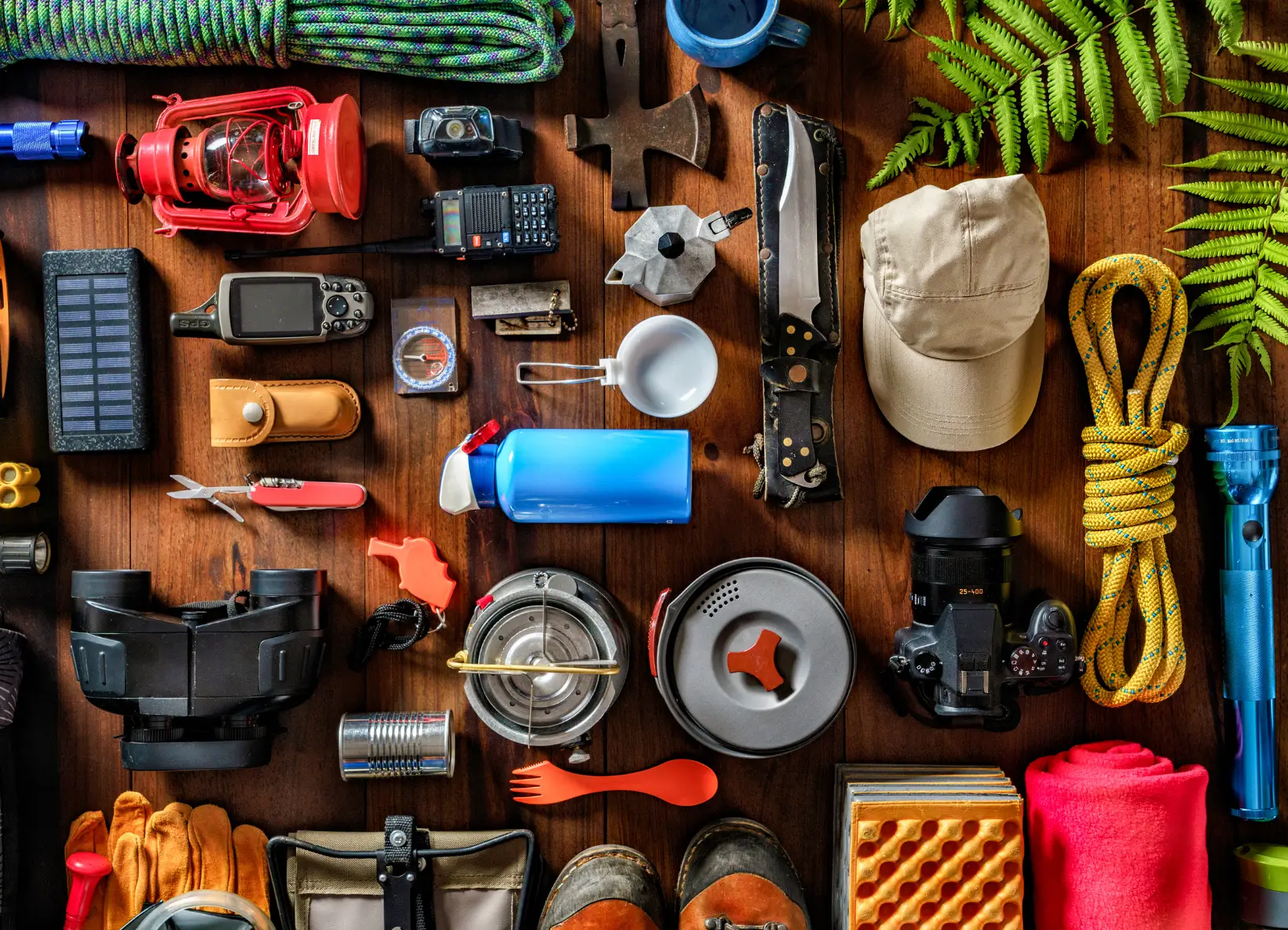 A complete hiking gear packing list with essentials for trekkers: navigation tools, camping equipment, footwear, and survival items for safe adventures.