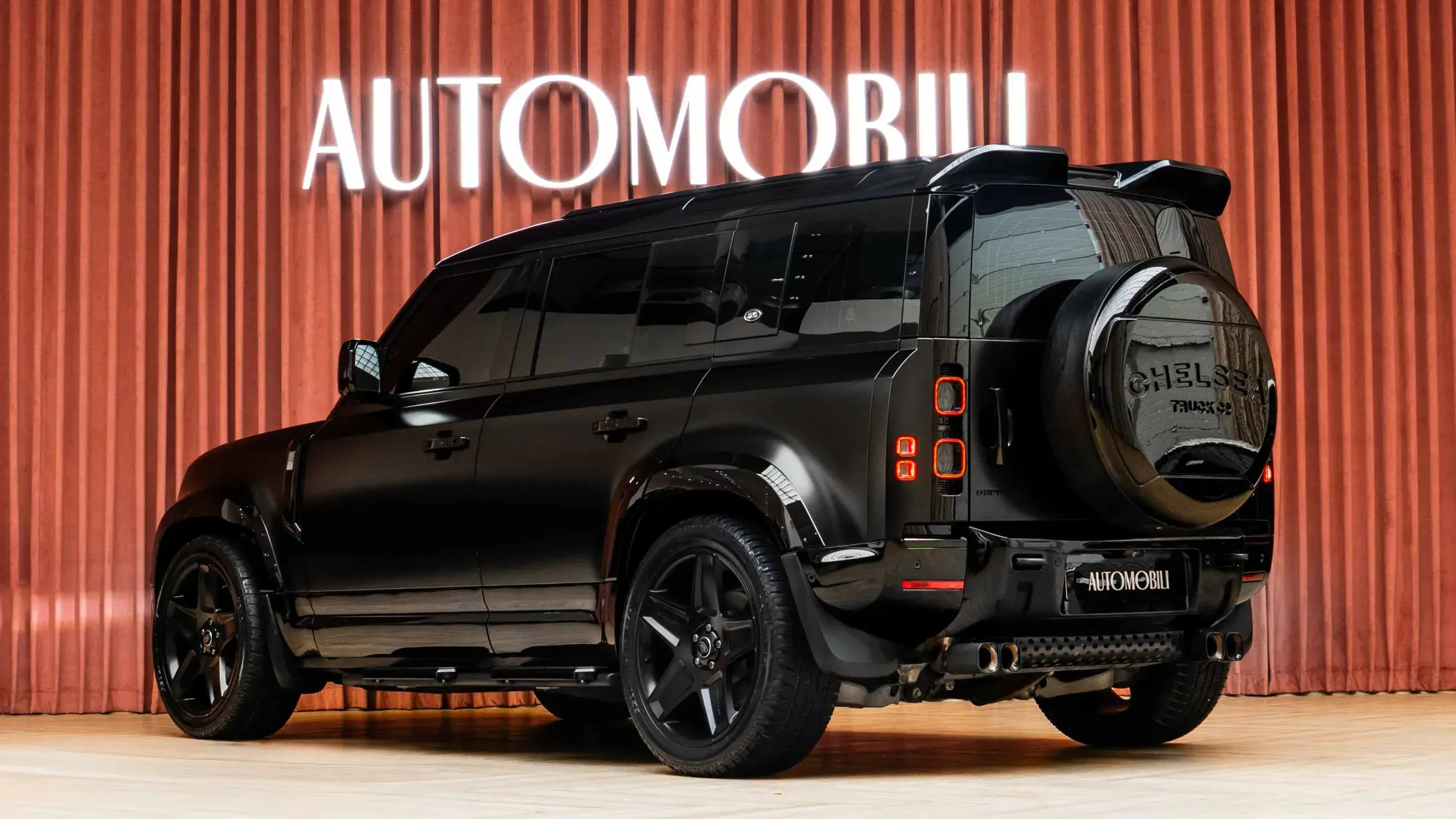 LAND ROVER DEFENDER 110 P400 KAHN EDITION