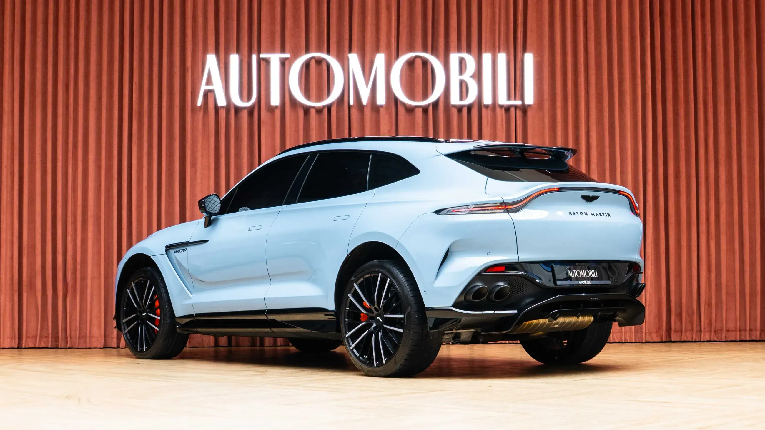 ASTON MARTIN DBX 707