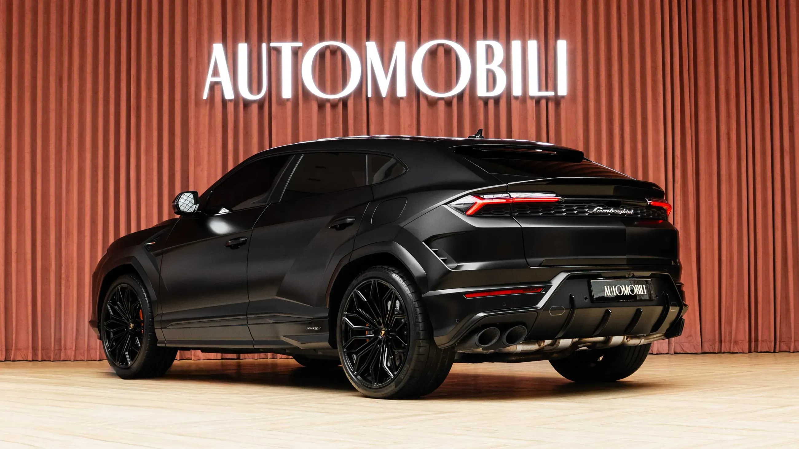 LAMBORGHINI URUS SE