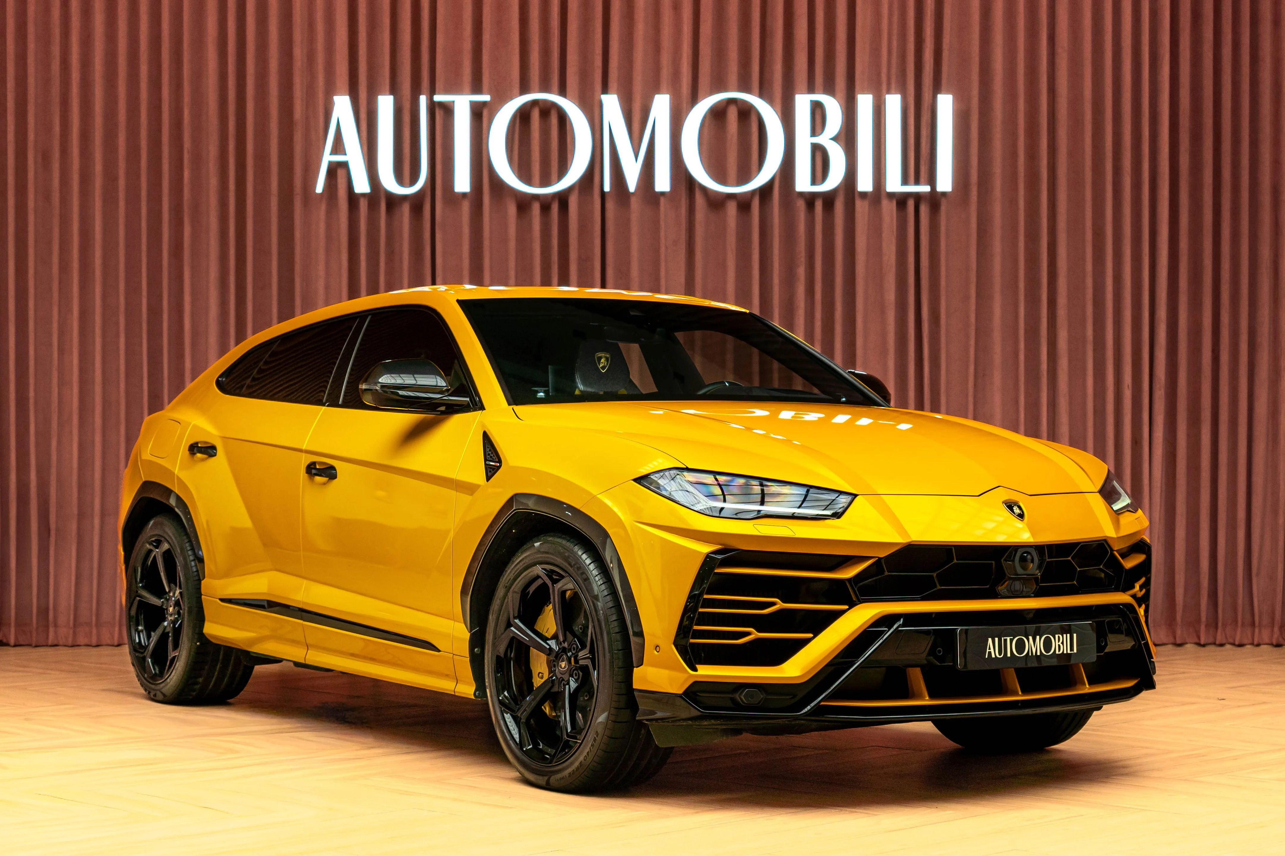 LAMBORGHINI URUS