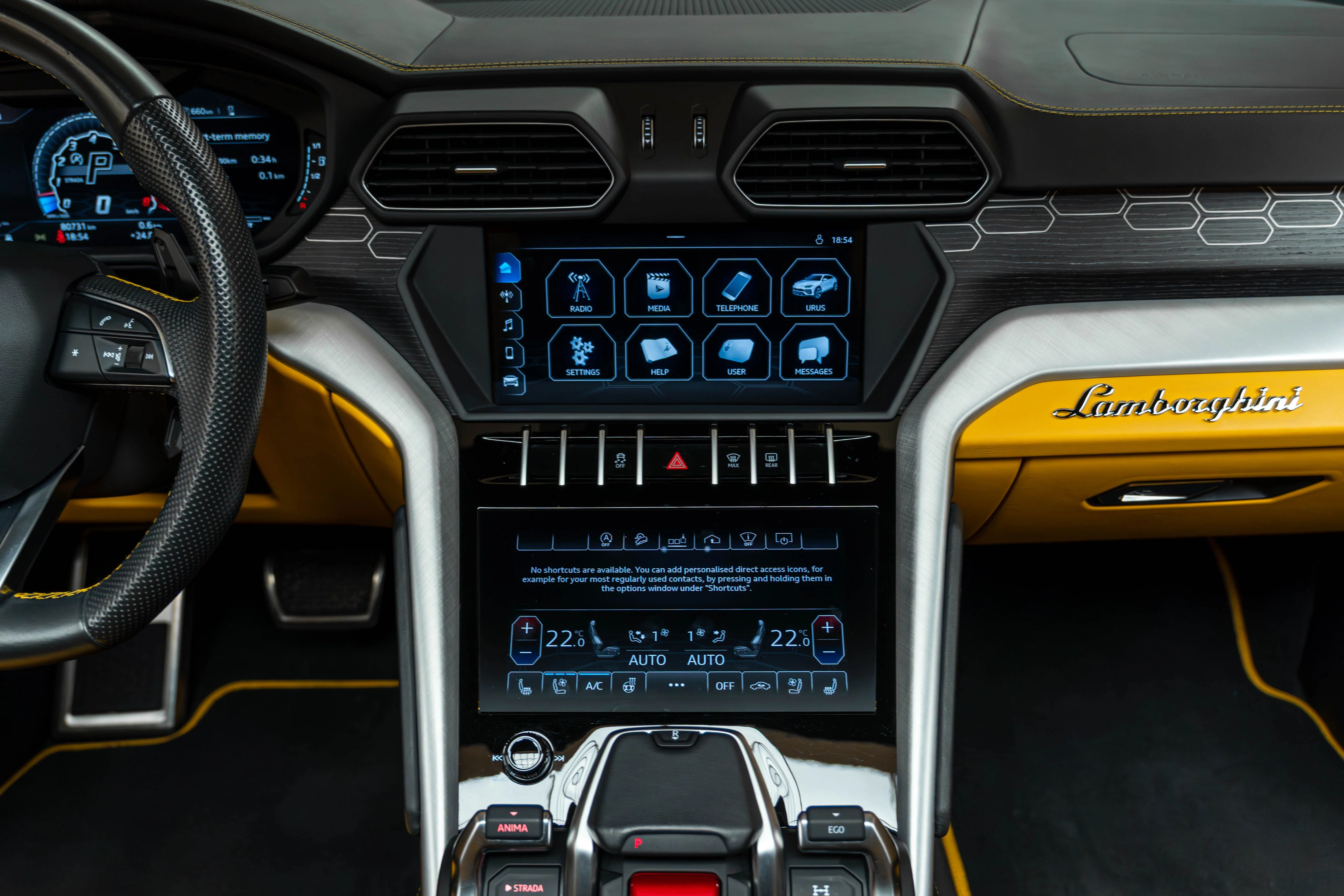 LAMBORGHINI URUS