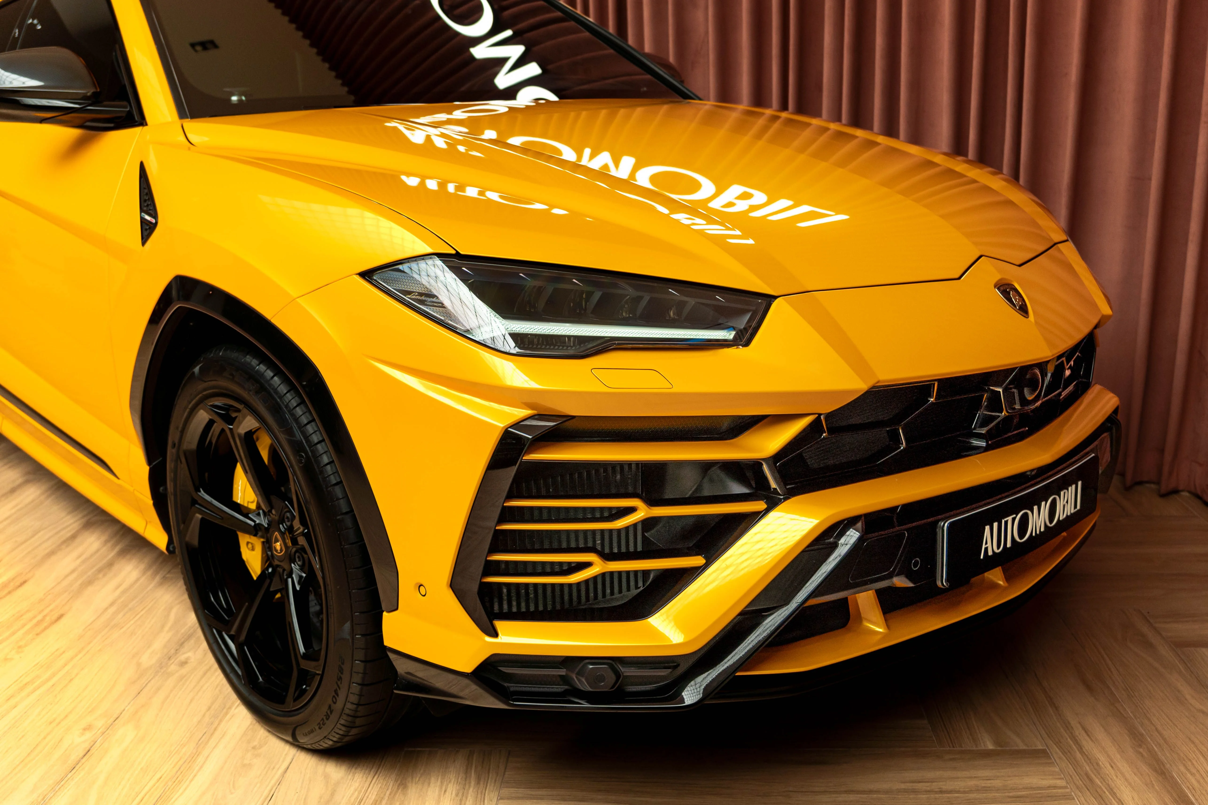 LAMBORGHINI URUS