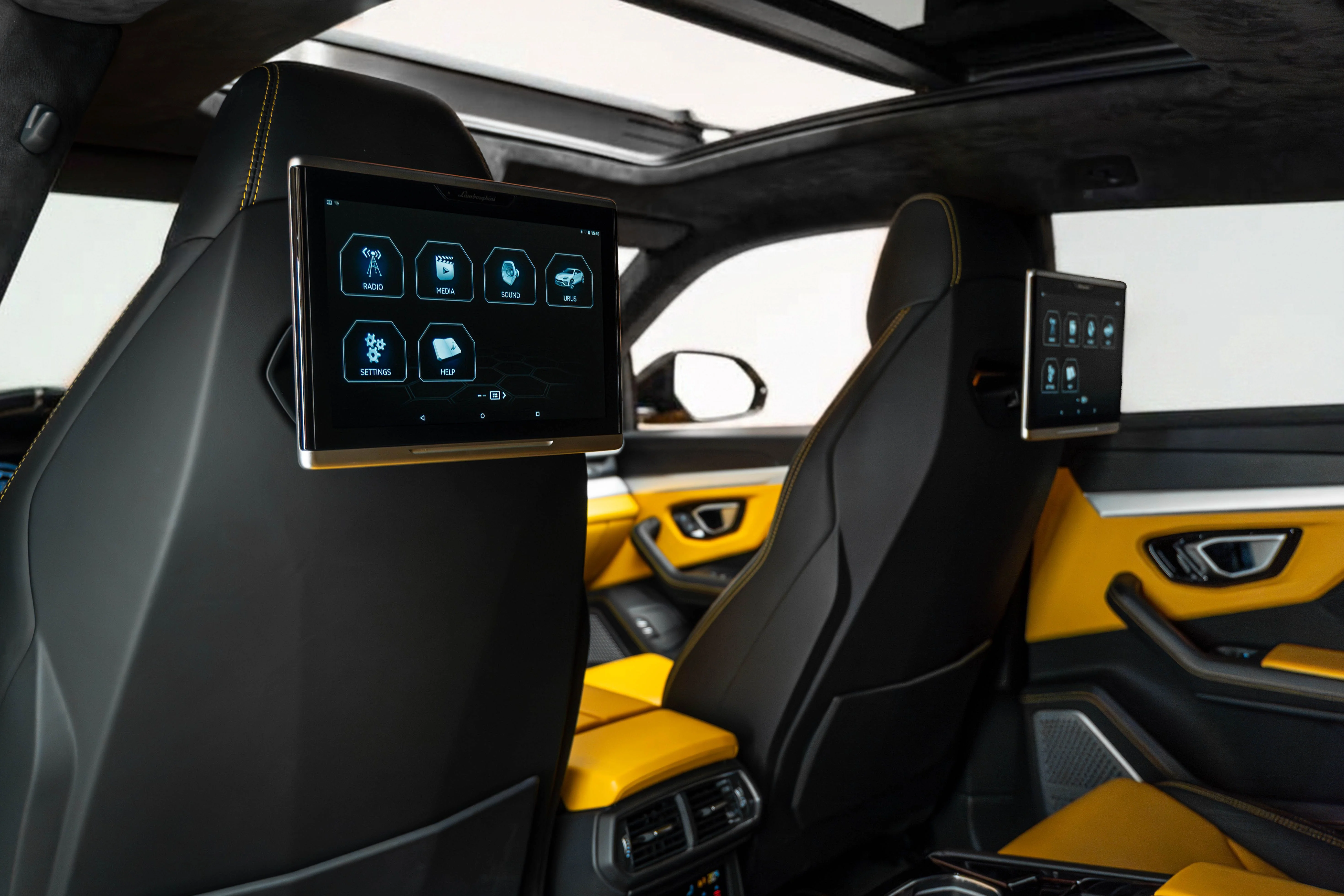 LAMBORGHINI URUS