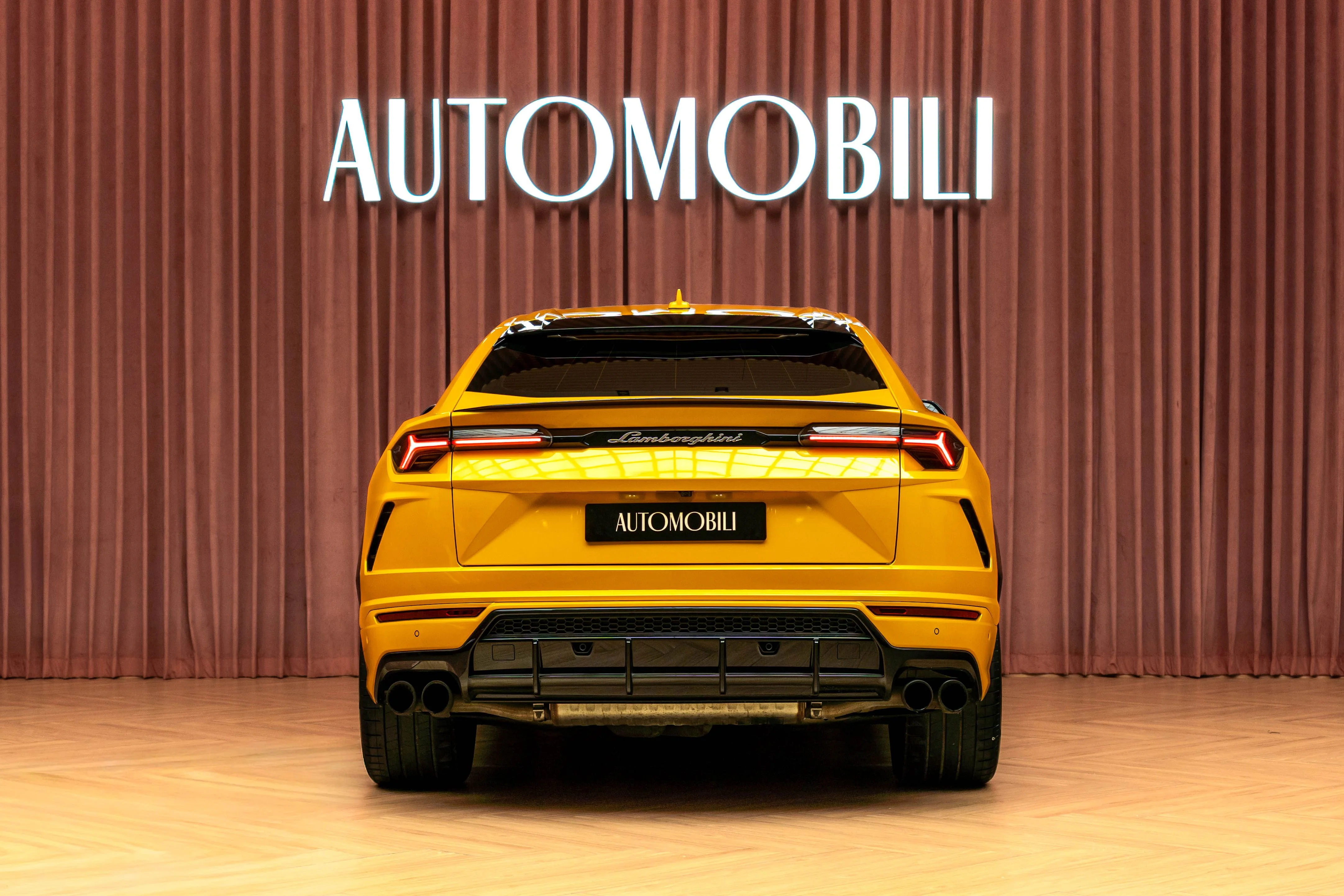 LAMBORGHINI URUS