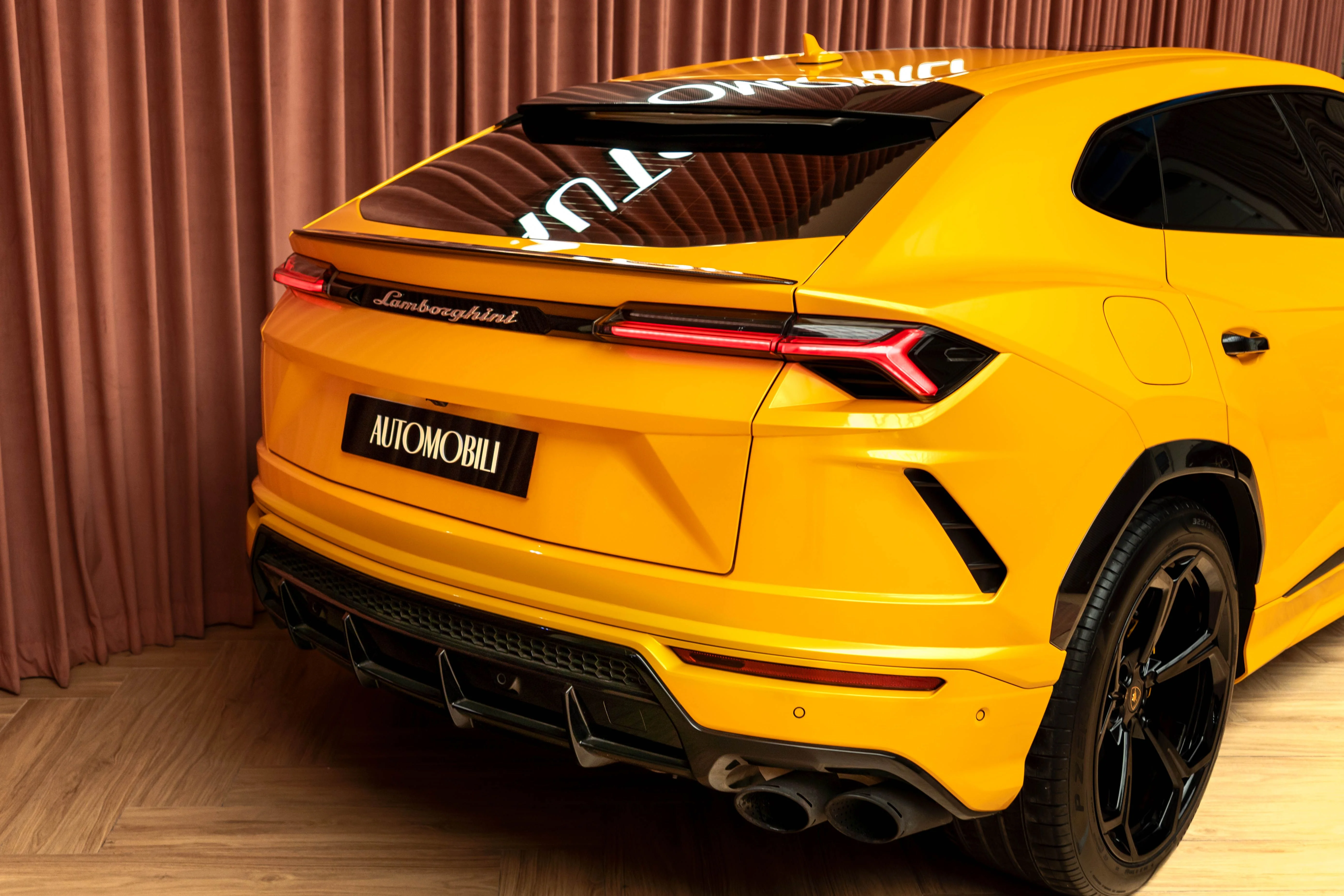 LAMBORGHINI URUS