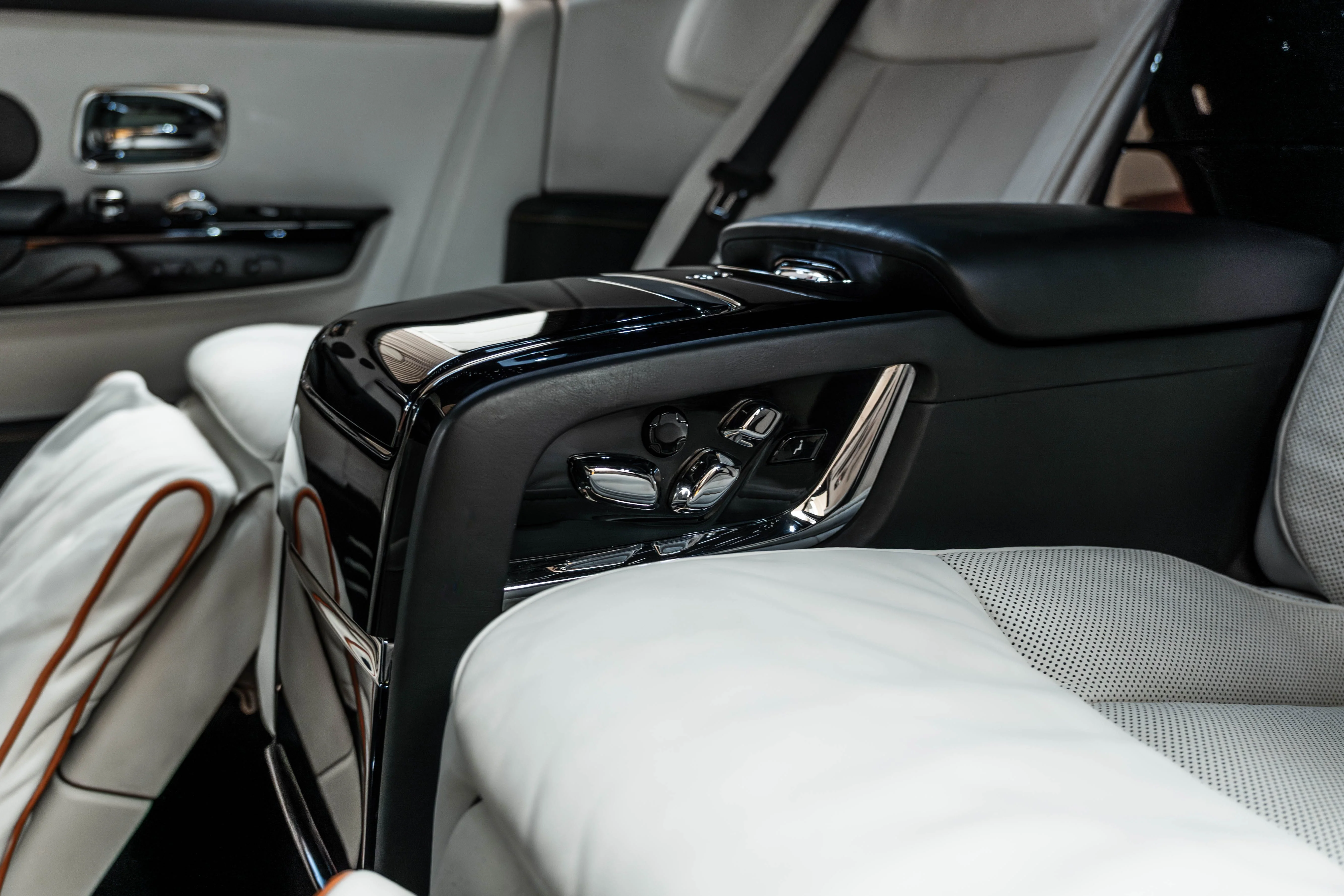 ROLLS-ROYCE PHANTOM SERIES II