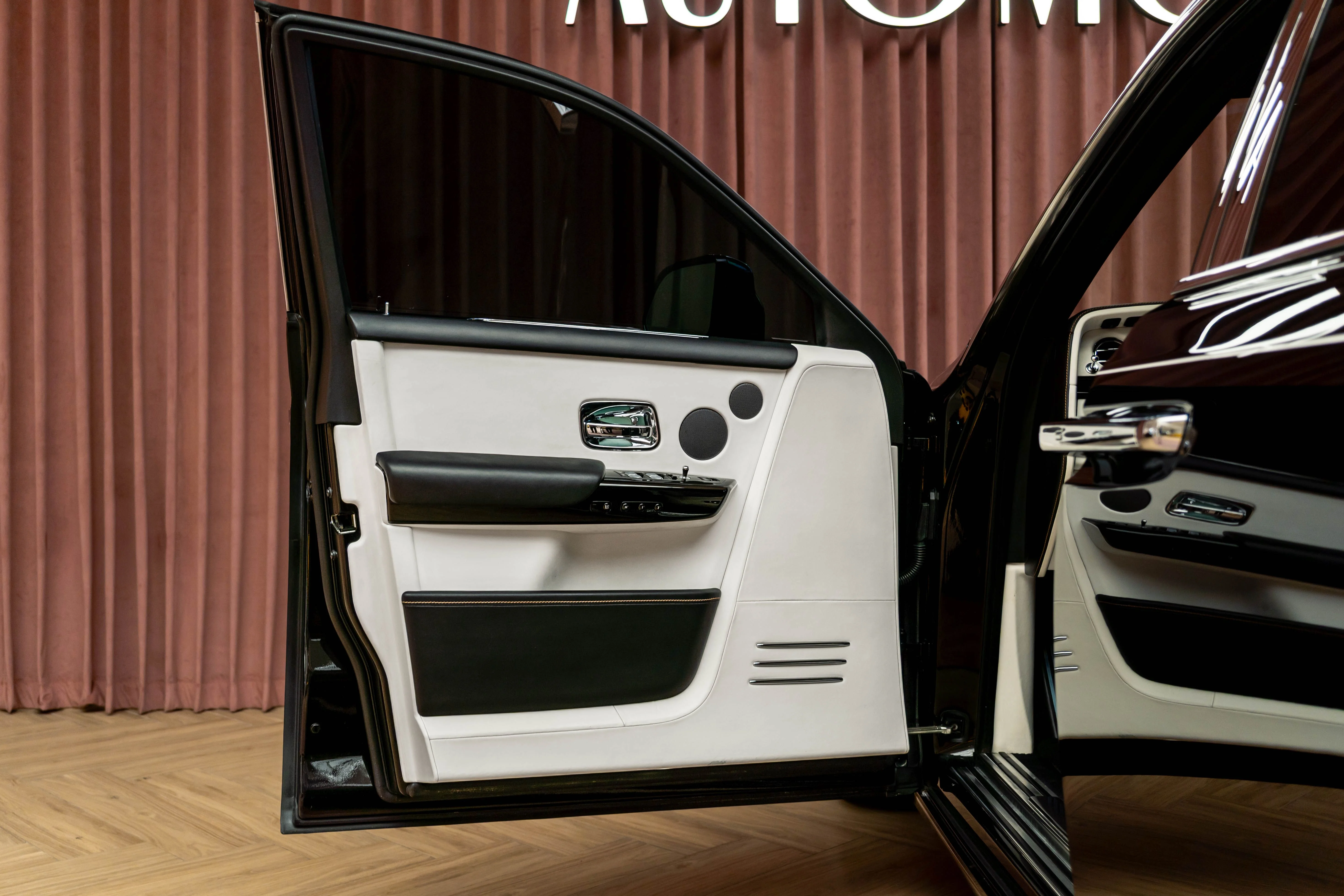 ROLLS-ROYCE PHANTOM SERIES II