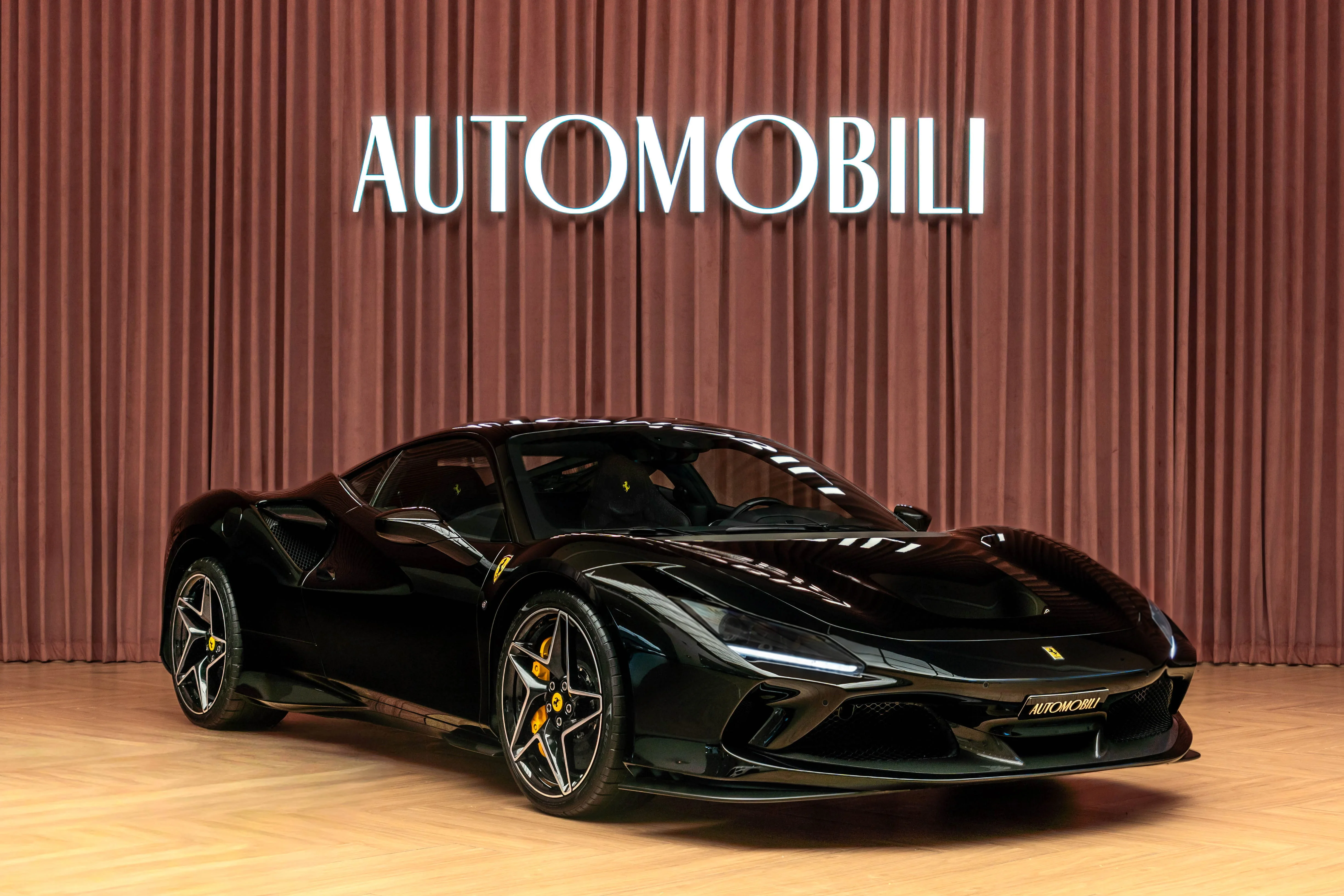 FERRARI F8 TRIBUTO