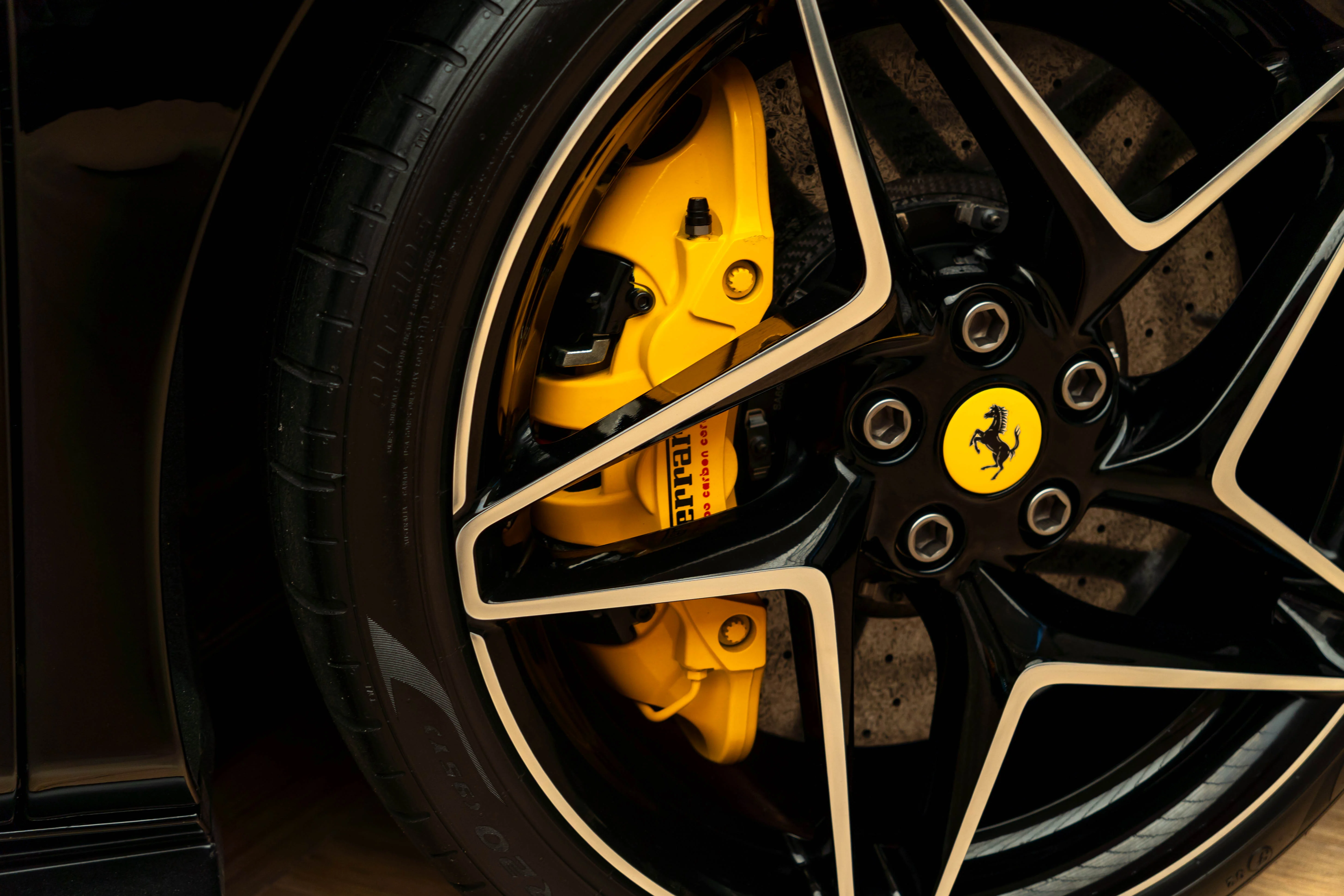 FERRARI F8 TRIBUTO