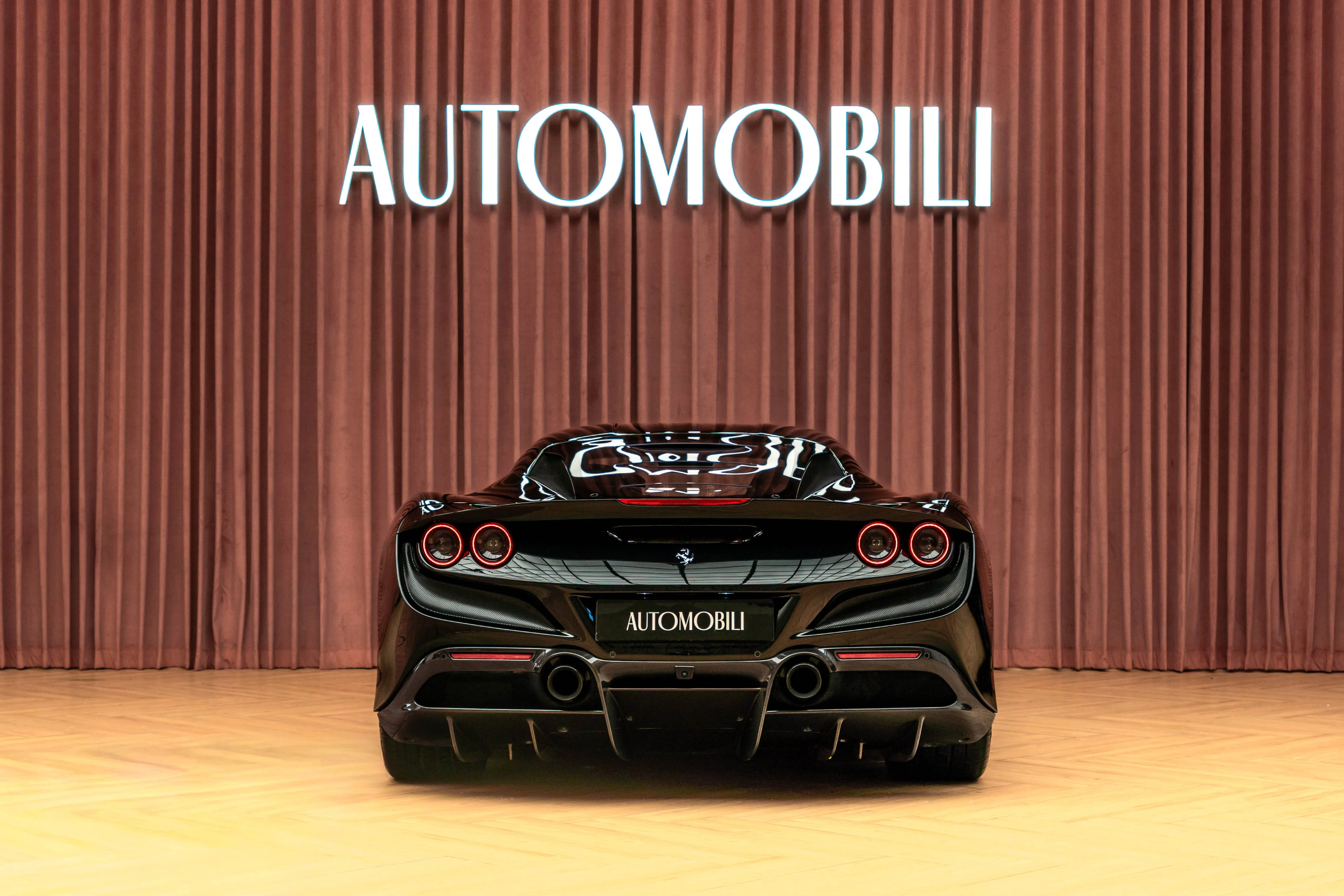 FERRARI F8 TRIBUTO