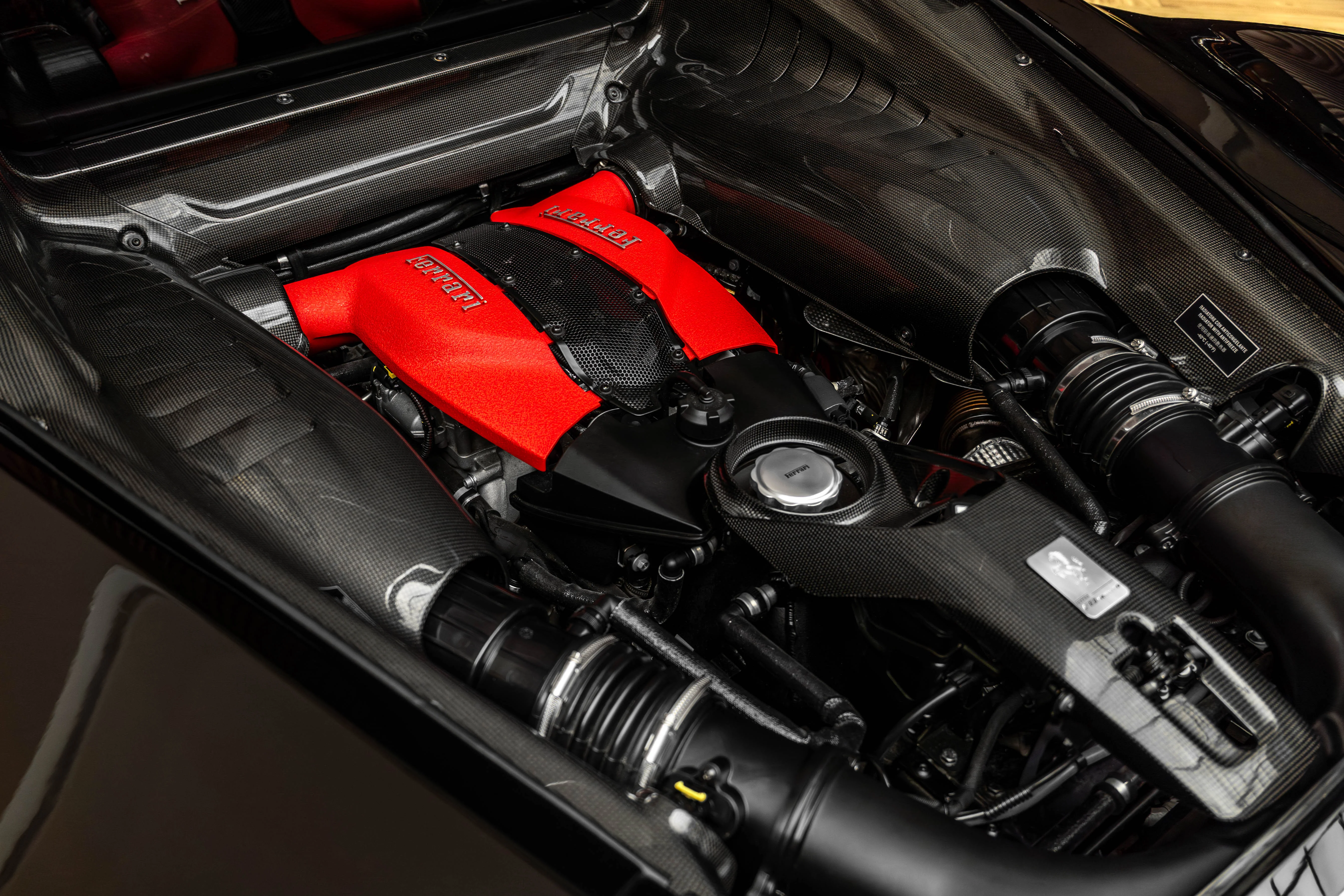 FERRARI F8 TRIBUTO