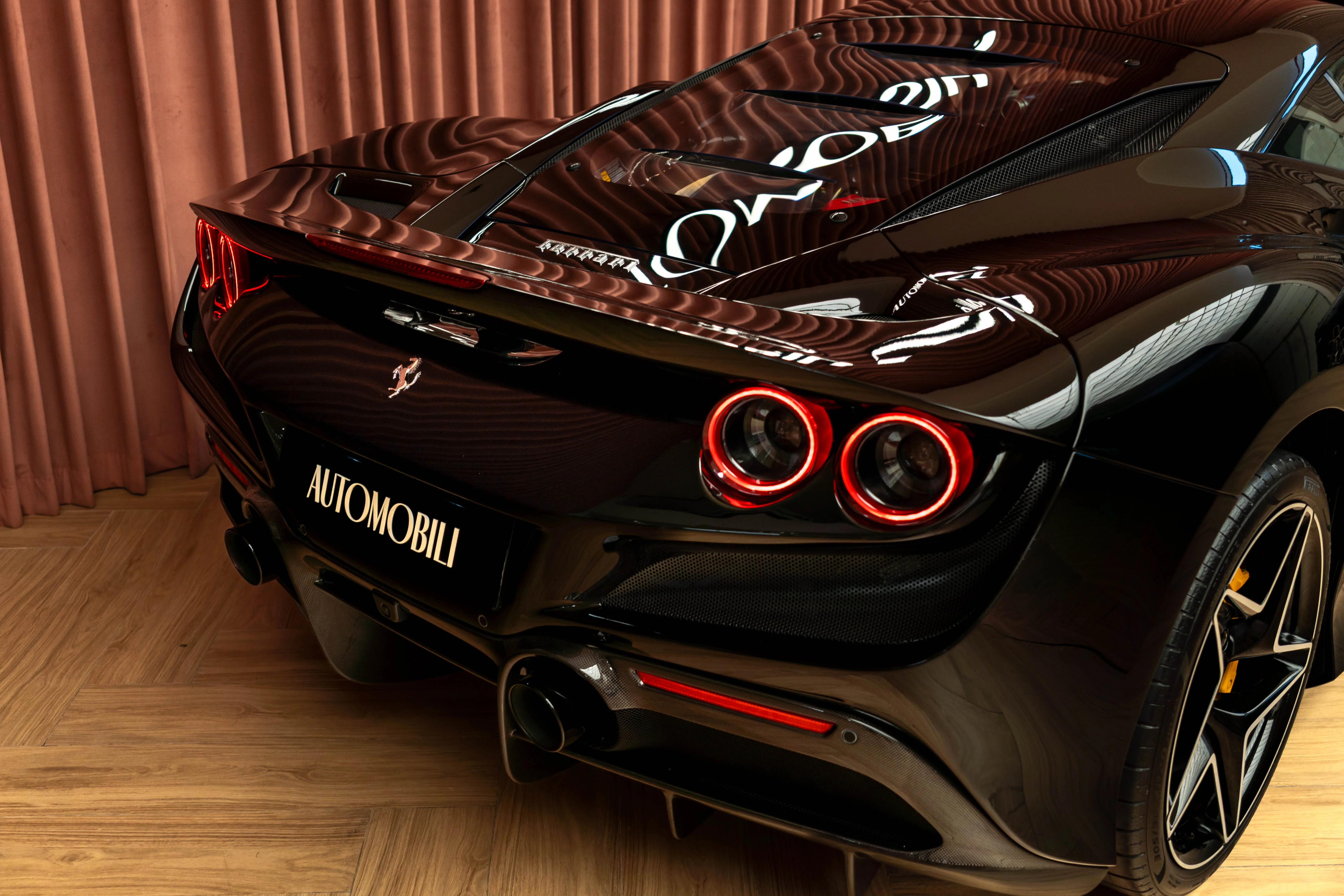 FERRARI F8 TRIBUTO
