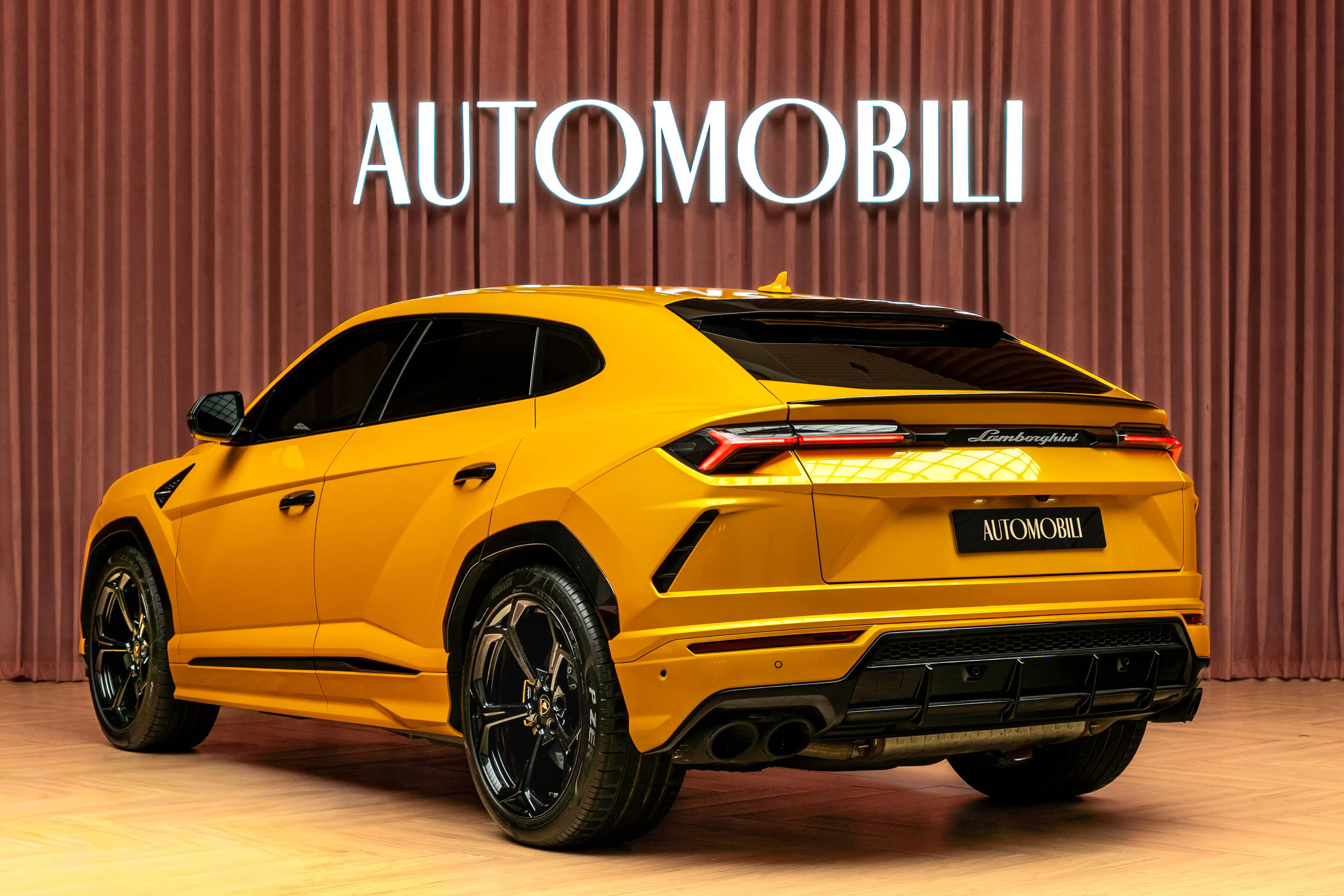 LAMBORGHINI URUS