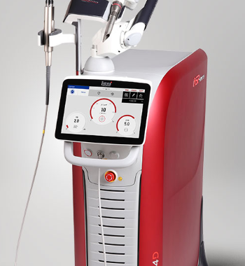 Lekarz flebolog Antoni Leja i Lekarz flebolog Marek Glinka podczas leczenia żylaków w Smart Medica