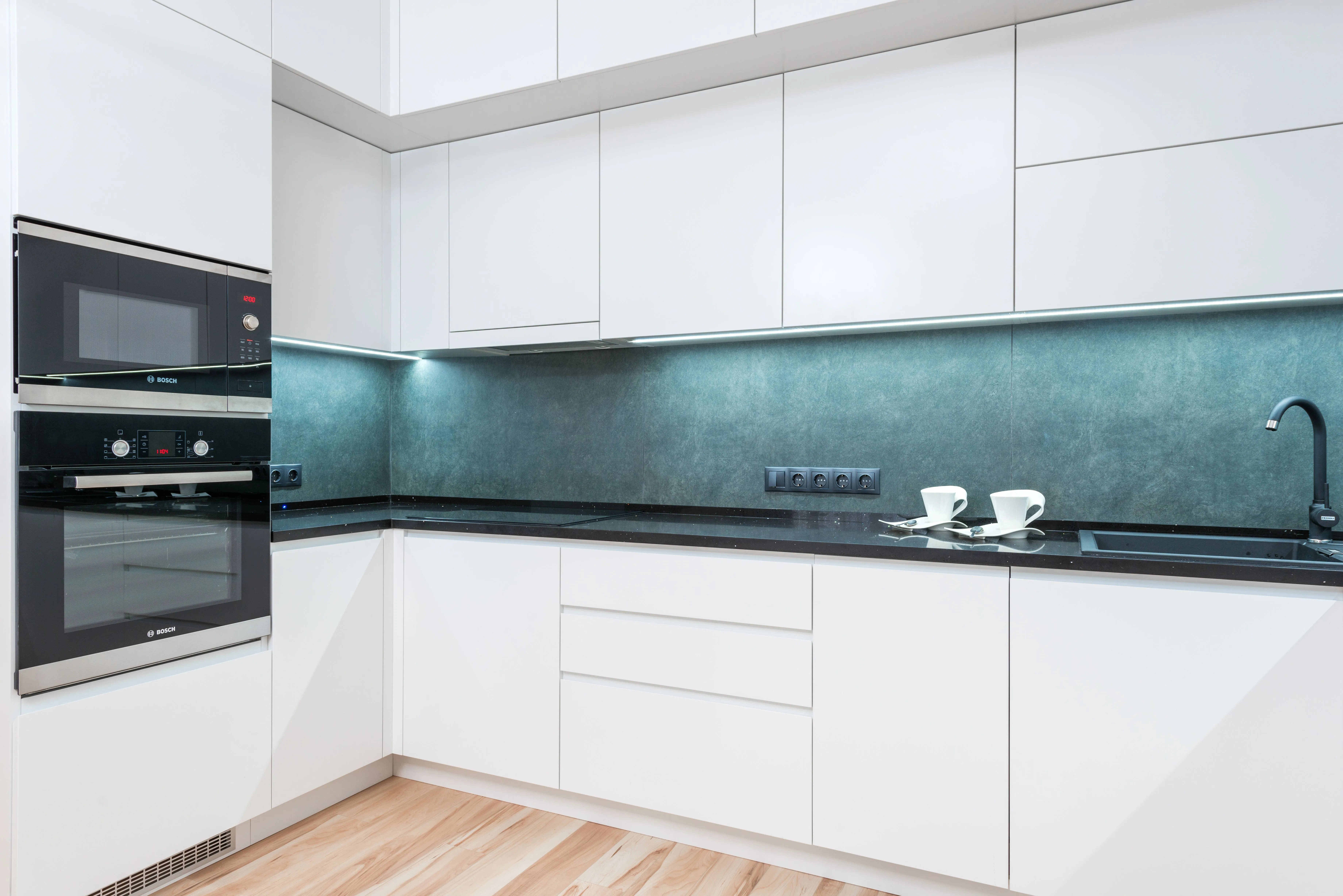 kitchen-backsplash-wrapping-jvc-dubai