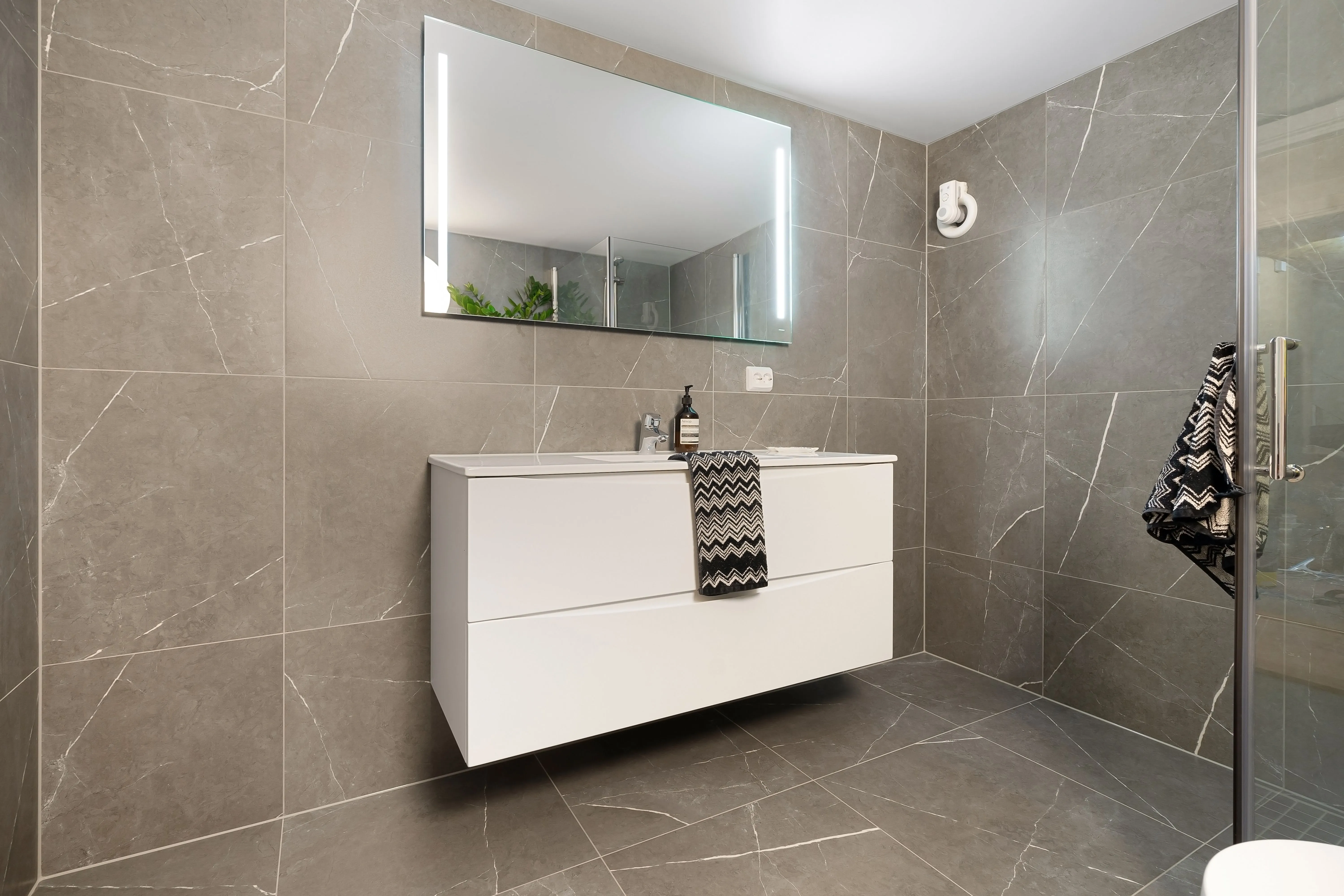 kitchen-countertop-wrapping-jlt-dubai