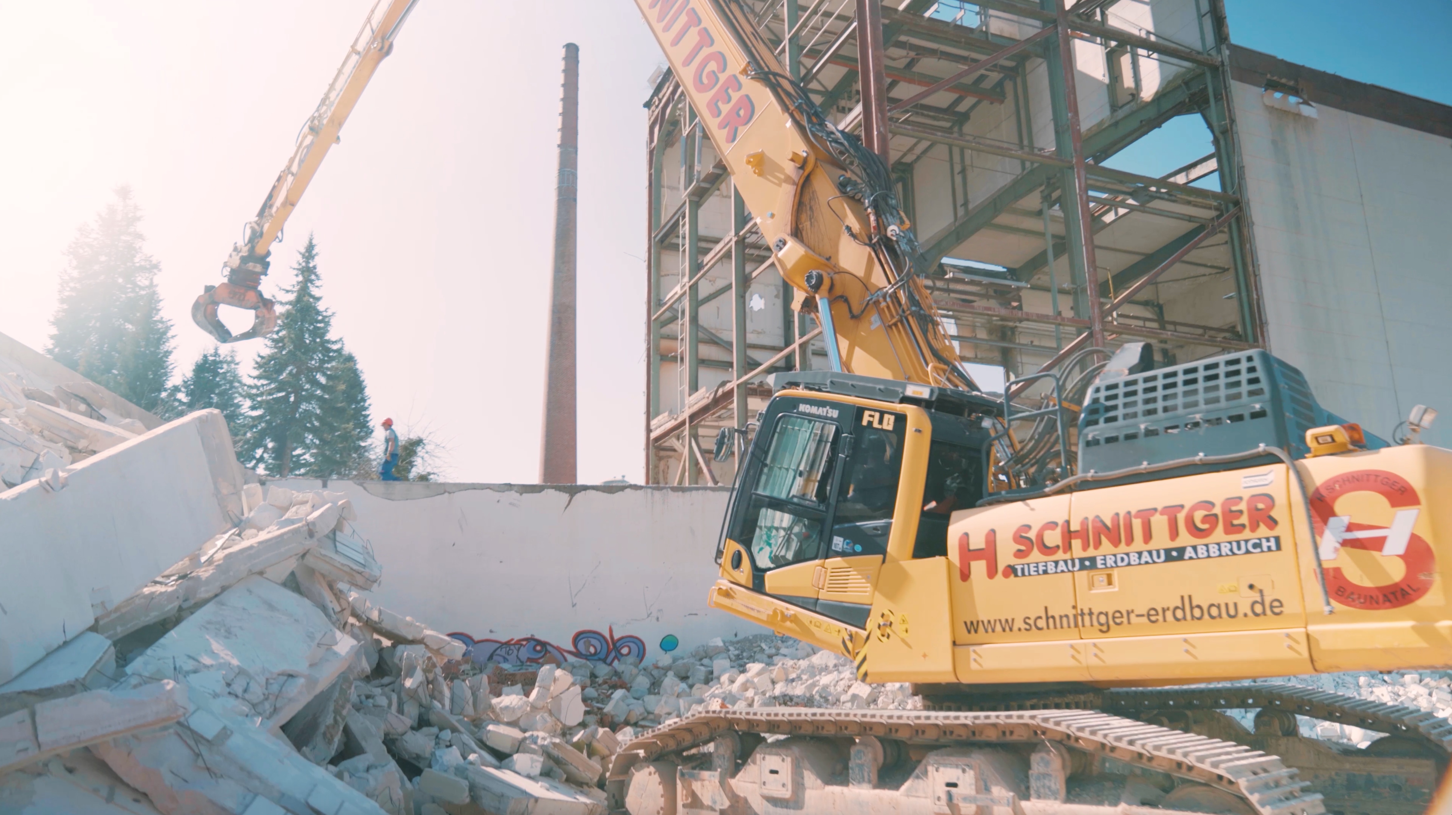 Longfront-Bagger beim Abriss