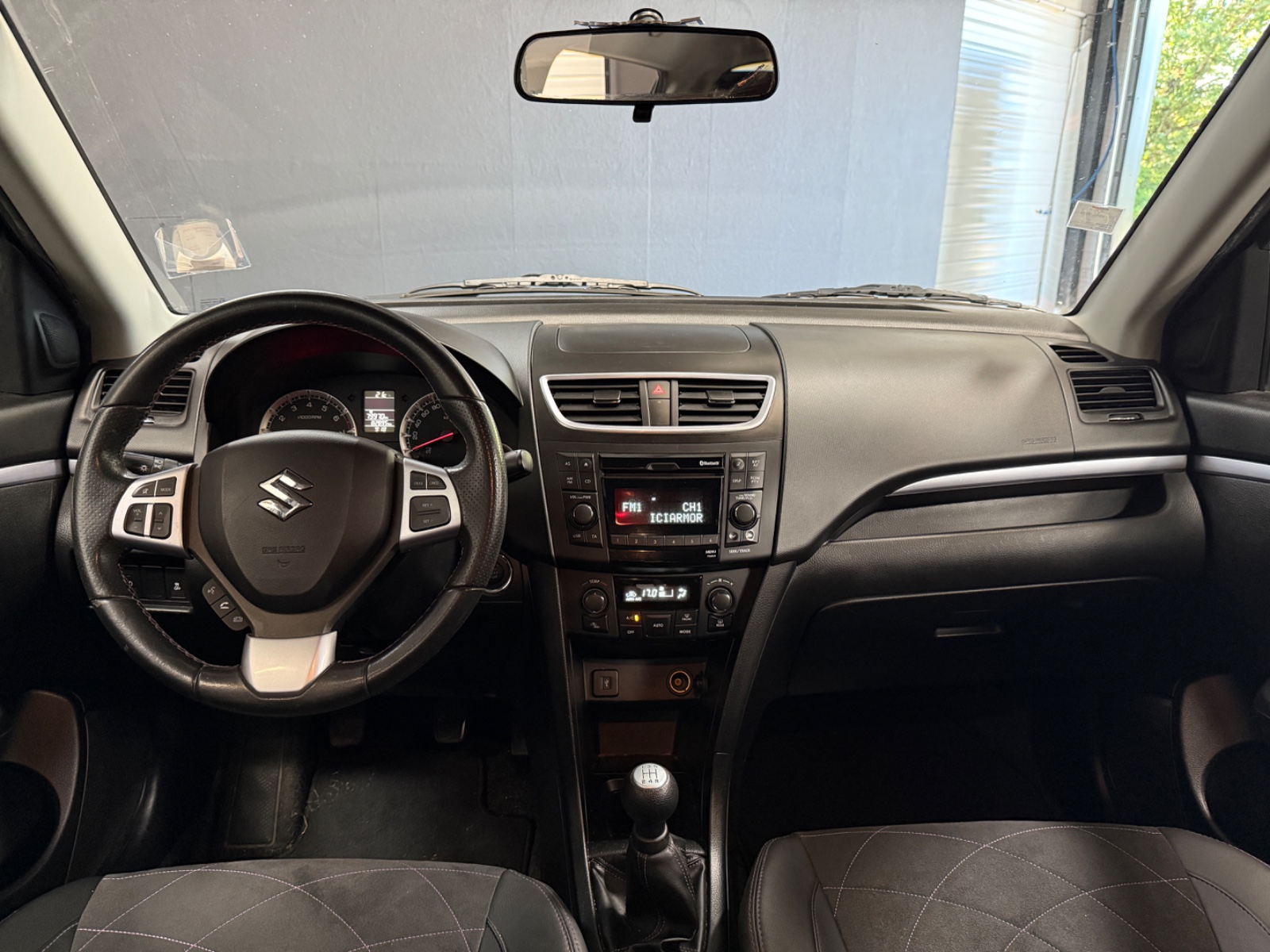 Photo véhicule SUZUKI SWIFT MY15
