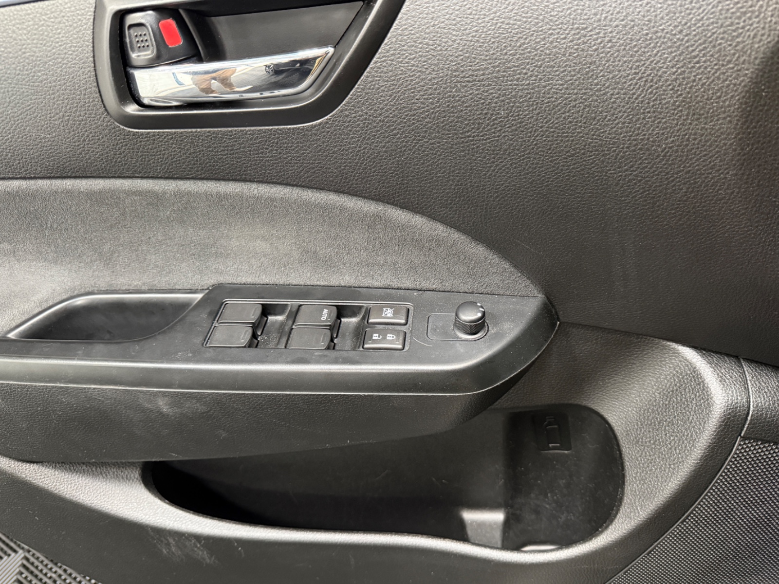 Photo véhicule SUZUKI SWIFT MY15