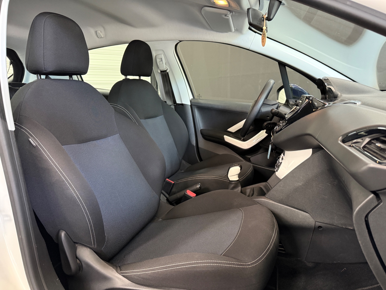 Photo véhicule PEUGEOT 208