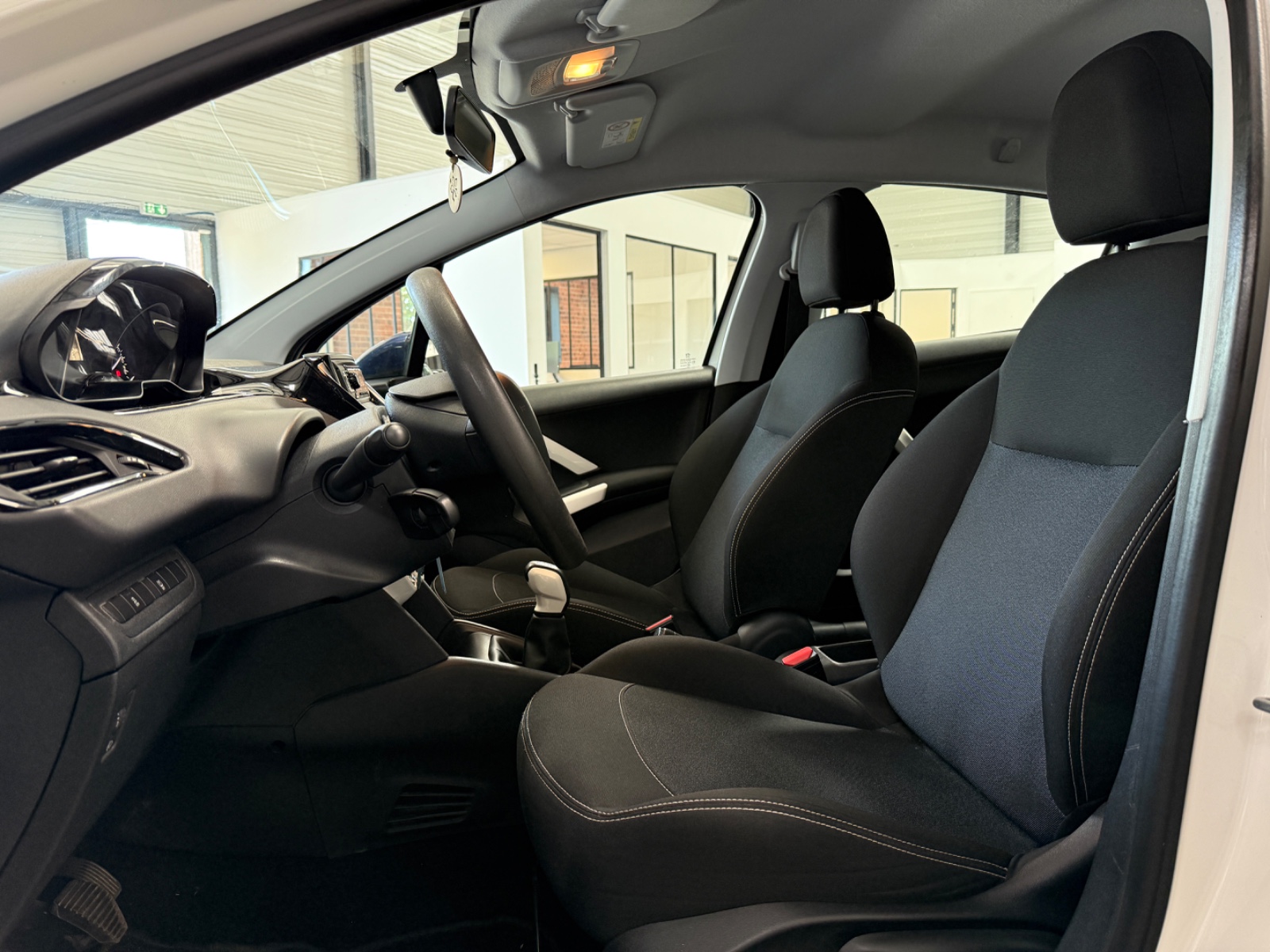 Photo véhicule PEUGEOT 208