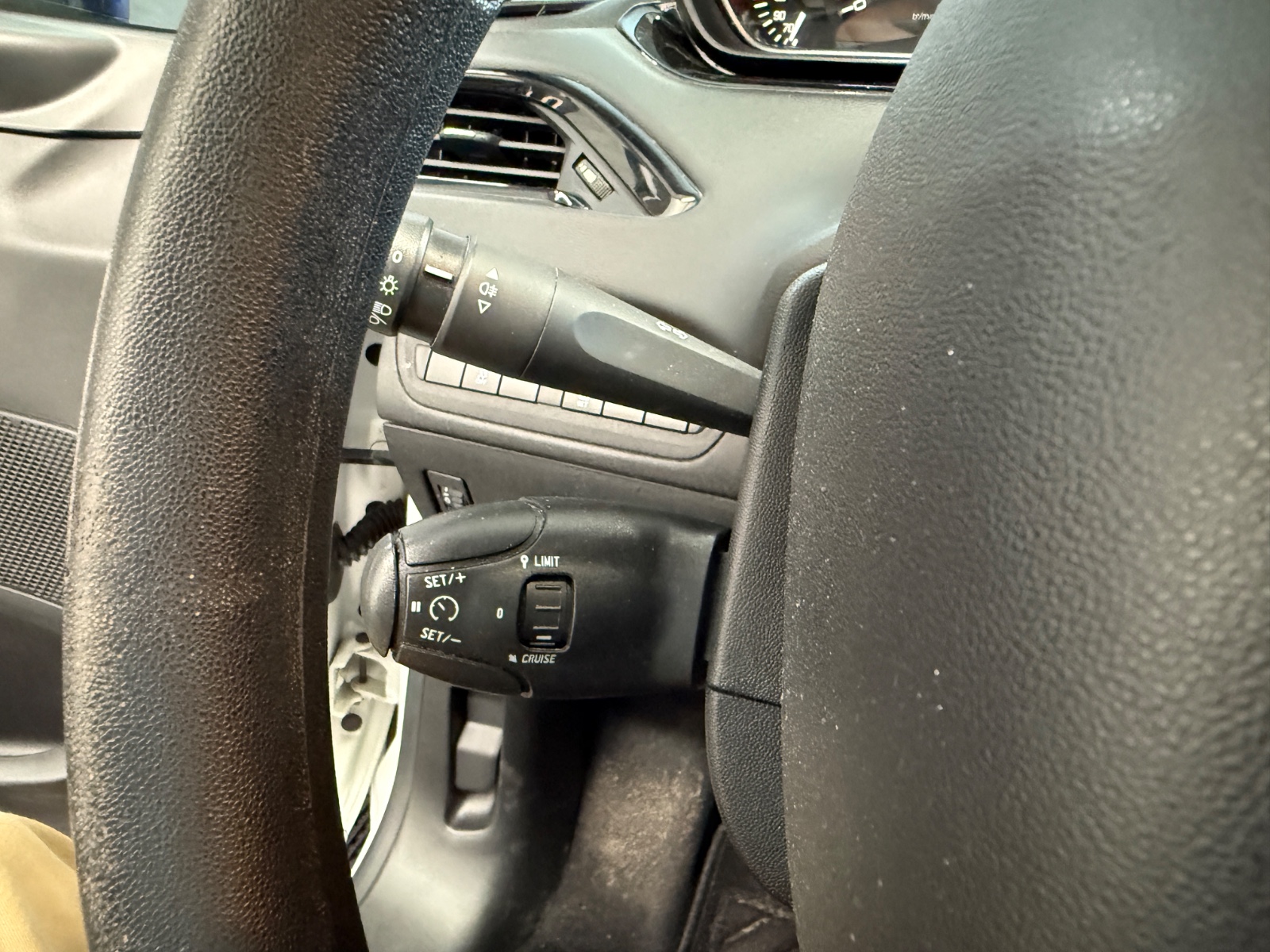 Photo véhicule PEUGEOT 208