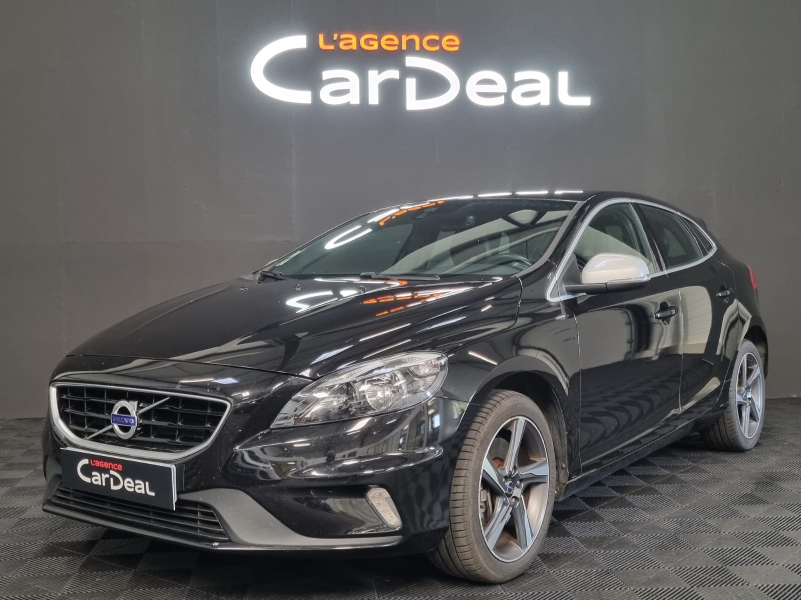 VOLVO V40 T3 152 Geartronic 6 R-Design
