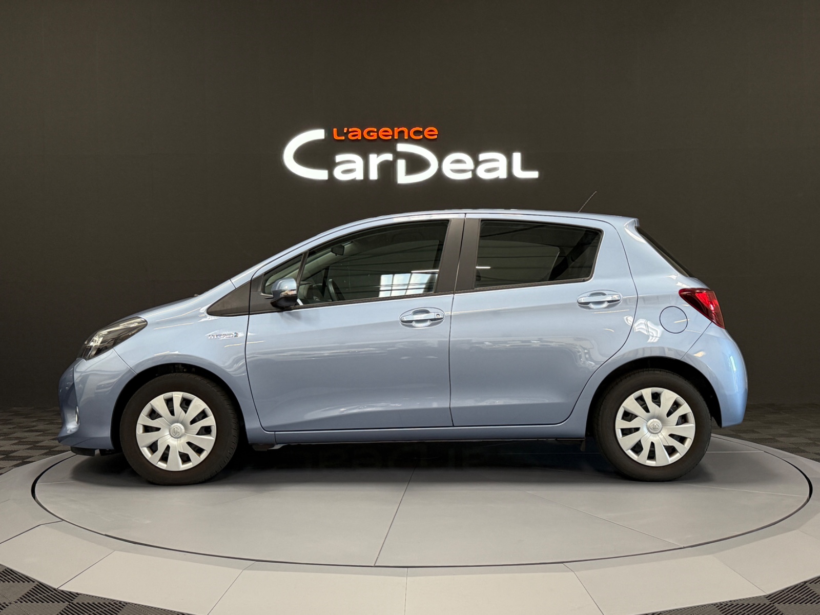 Photo véhicule TOYOTA YARIS LCA 2016