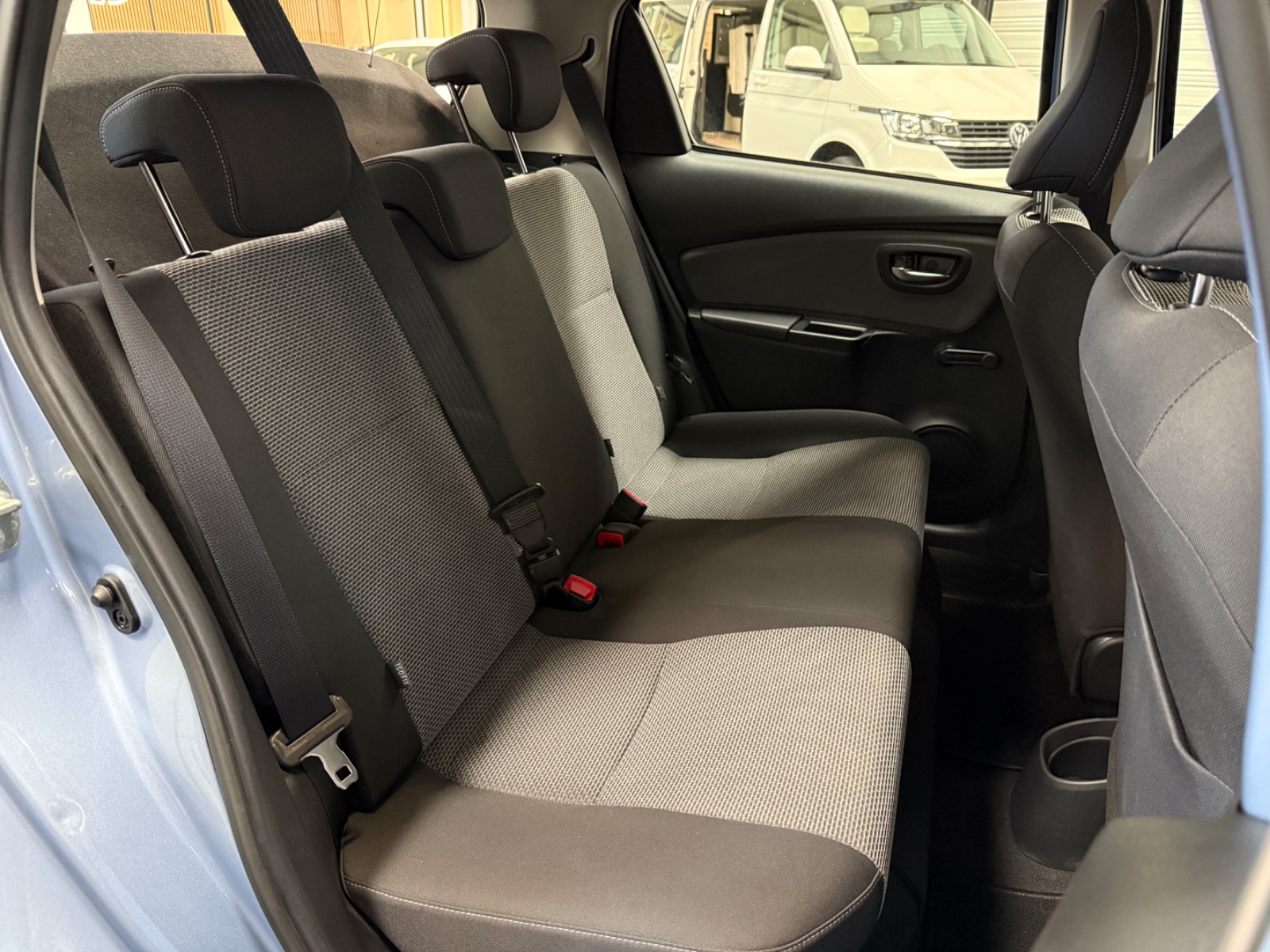 Photo véhicule TOYOTA YARIS LCA 2016