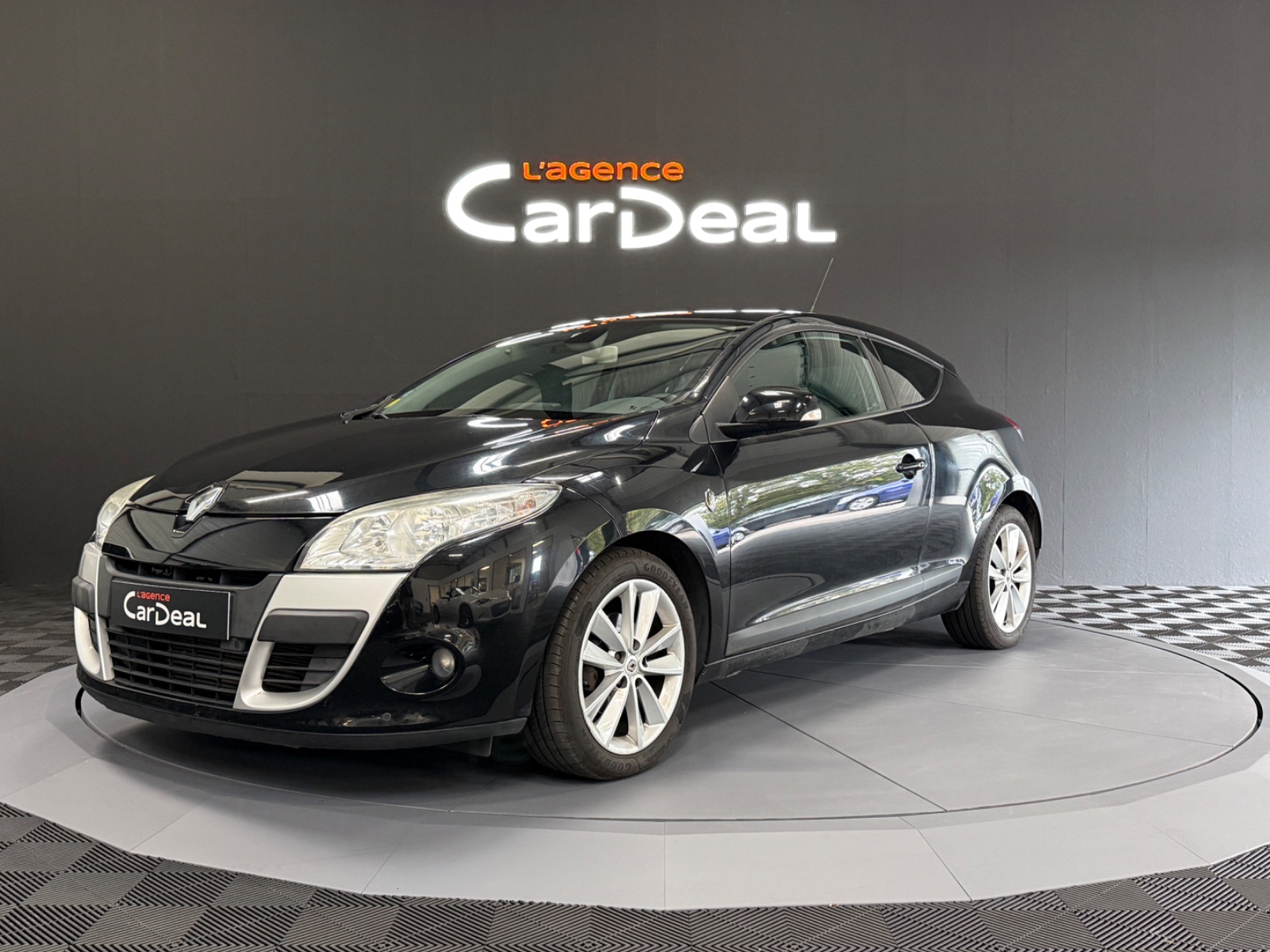RENAULT MEGANE III COUPE 1.9 dCi 130 FAP eco2 XV De France Euro 5