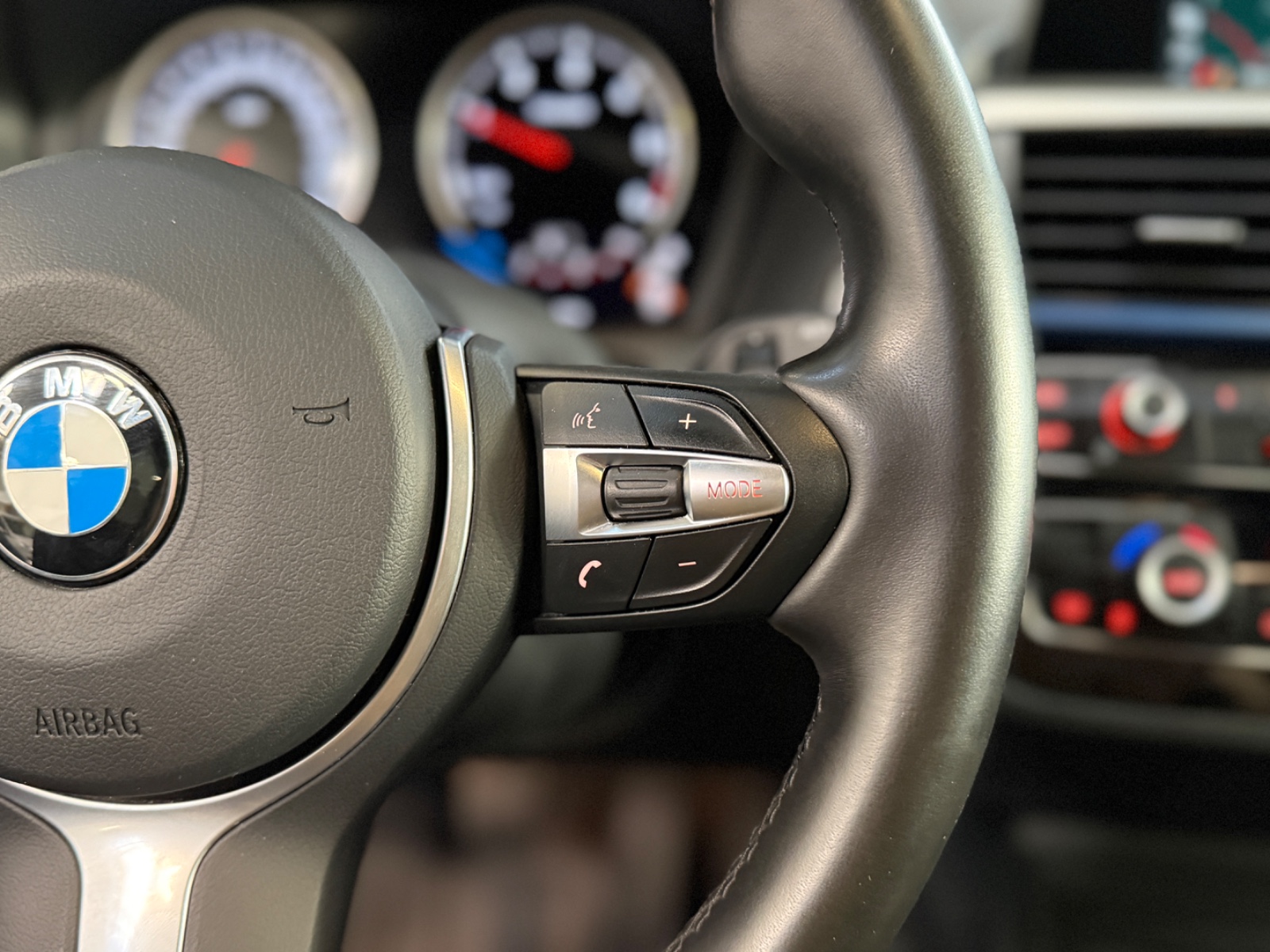 Photo véhicule BMW SERIE 1 LCI2