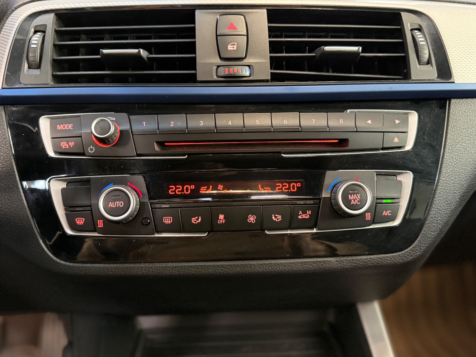 Photo véhicule BMW SERIE 1 LCI2