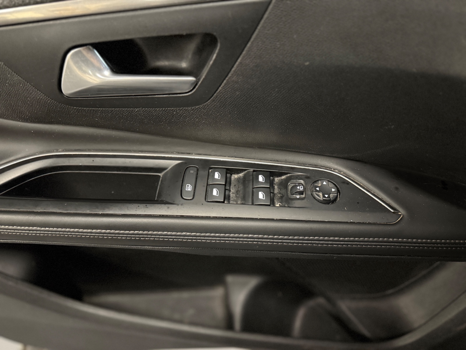 Photo véhicule PEUGEOT 5008