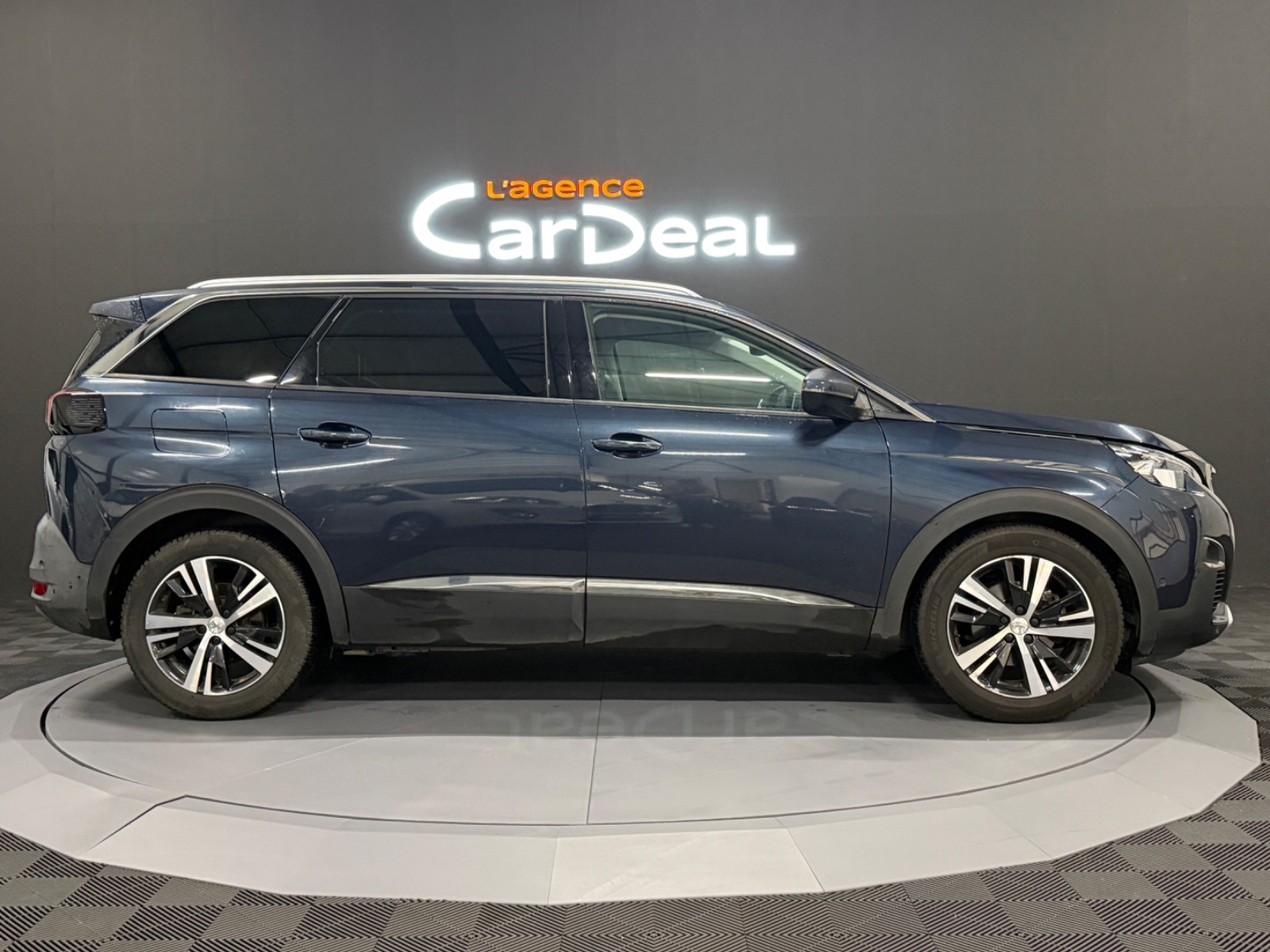 Photo véhicule PEUGEOT 5008