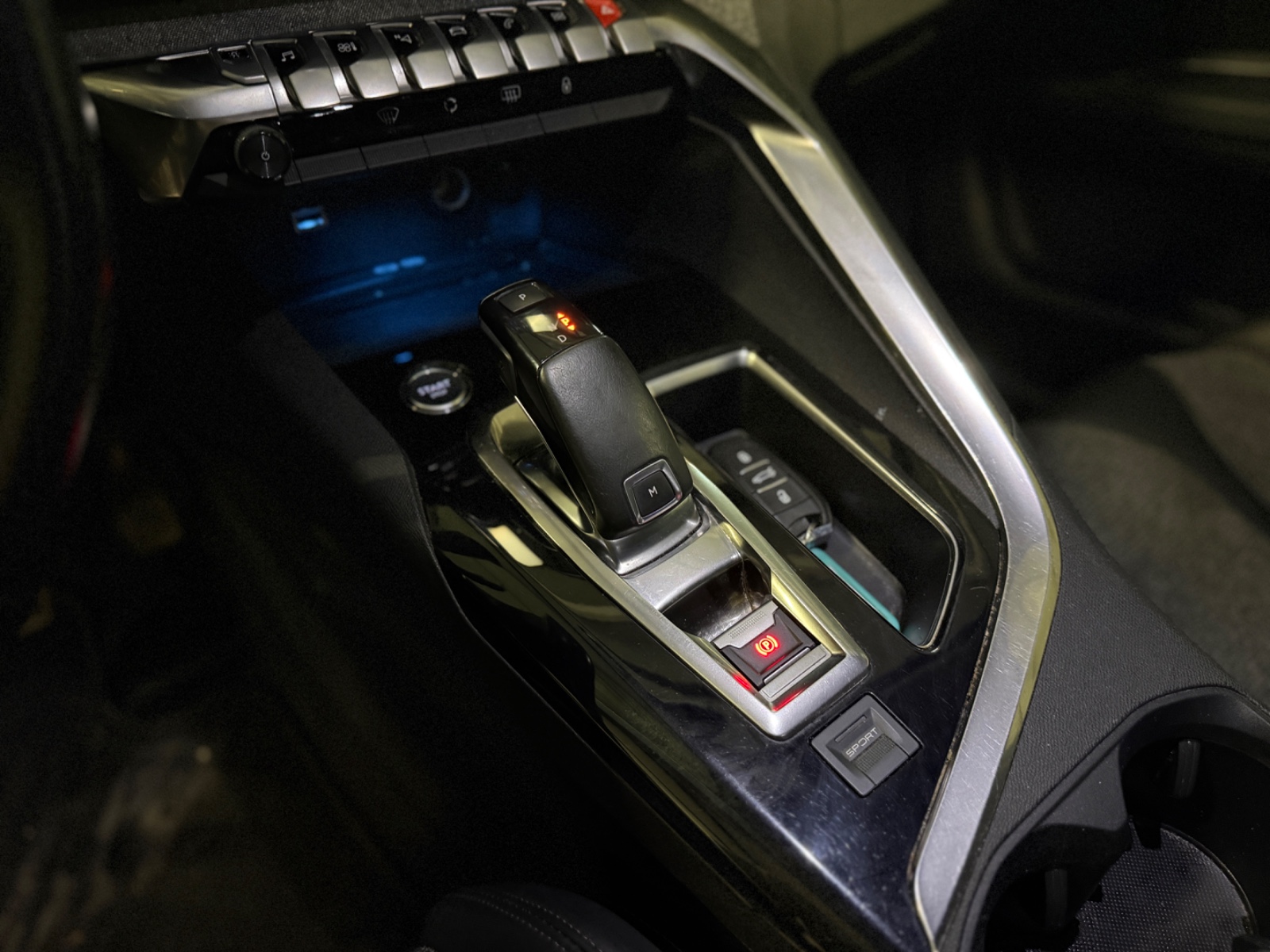 Photo véhicule PEUGEOT 5008