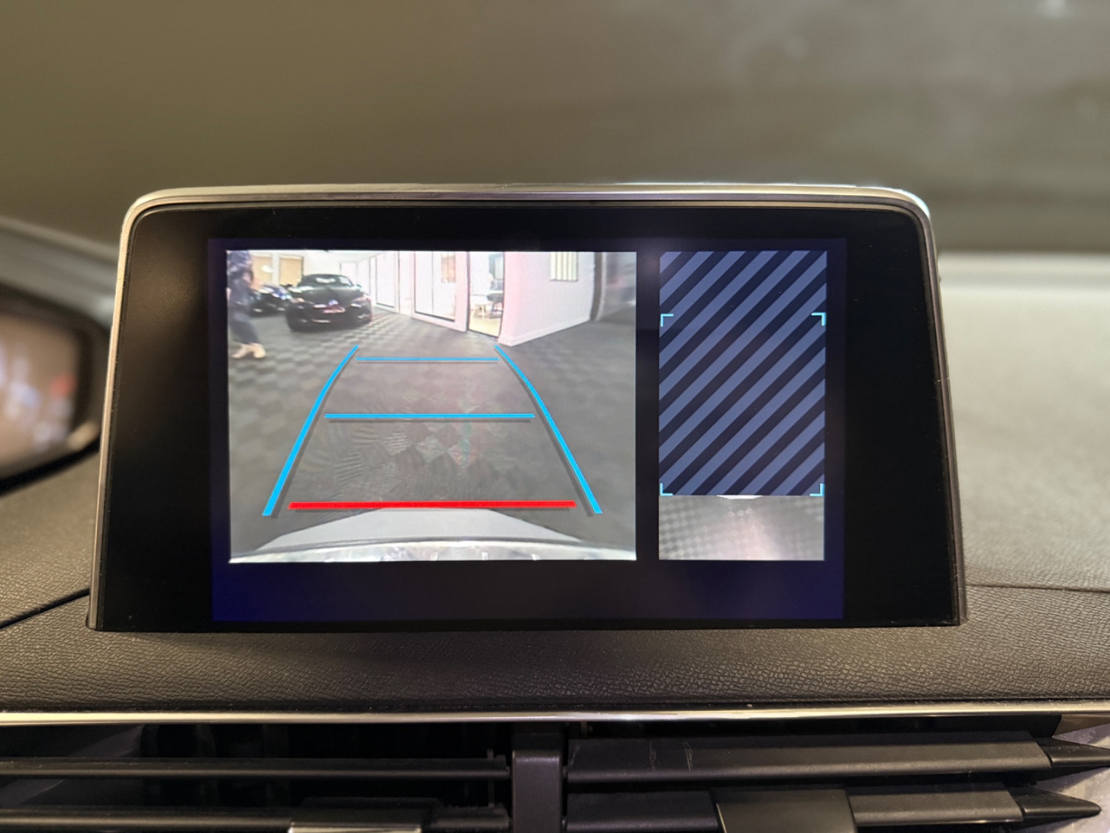 Photo véhicule PEUGEOT 5008