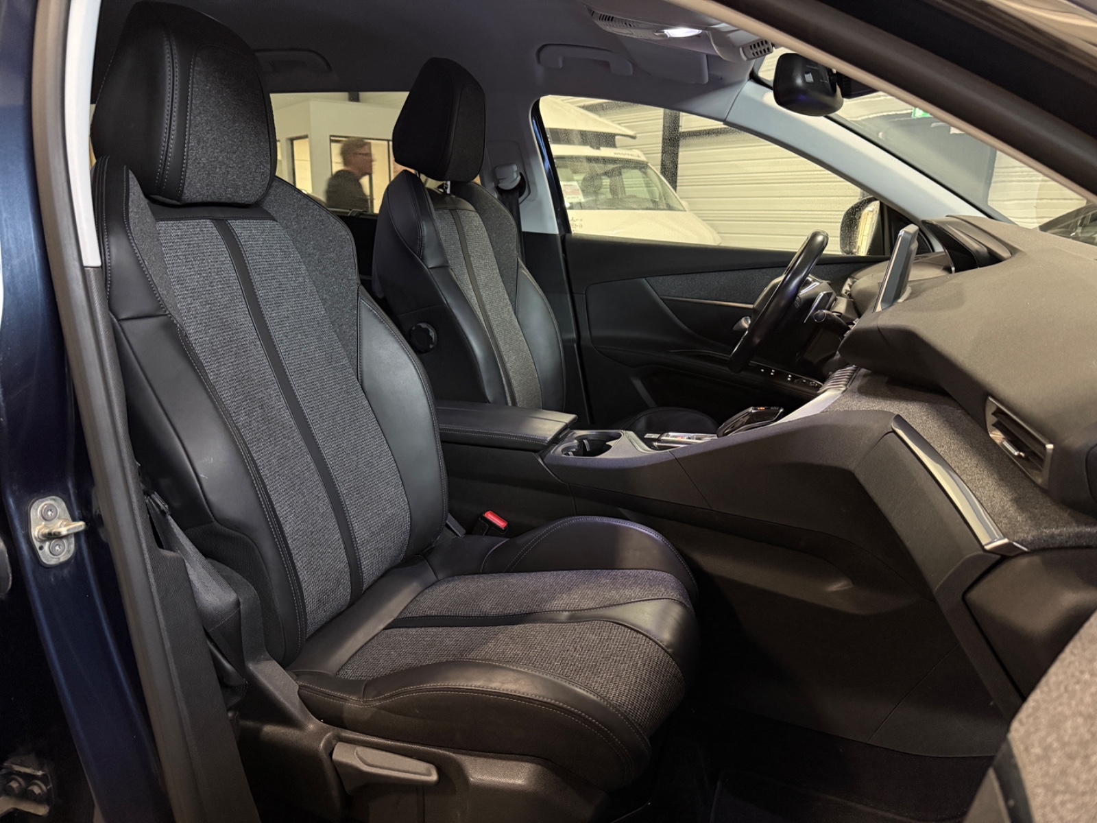 Photo véhicule PEUGEOT 5008