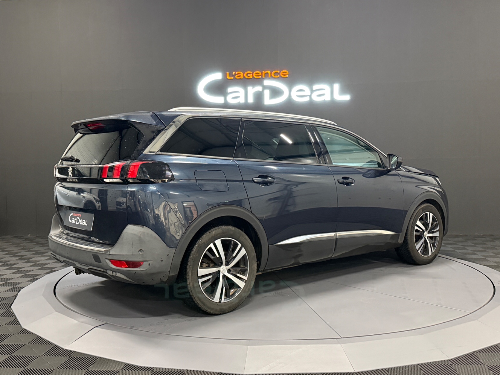 Photo véhicule PEUGEOT 5008