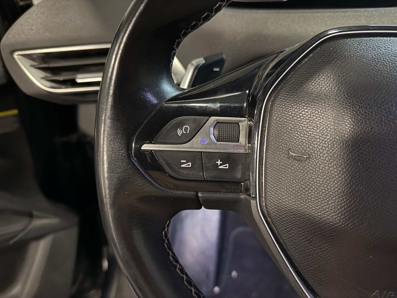 Photo véhicule PEUGEOT 5008