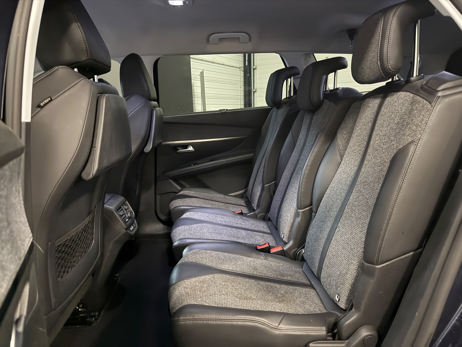 Photo véhicule PEUGEOT 5008