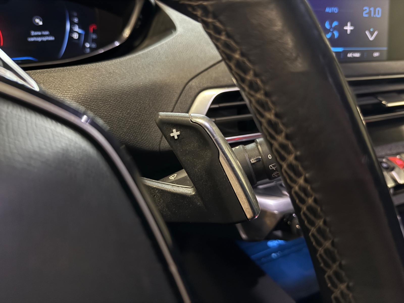 Photo véhicule PEUGEOT 5008