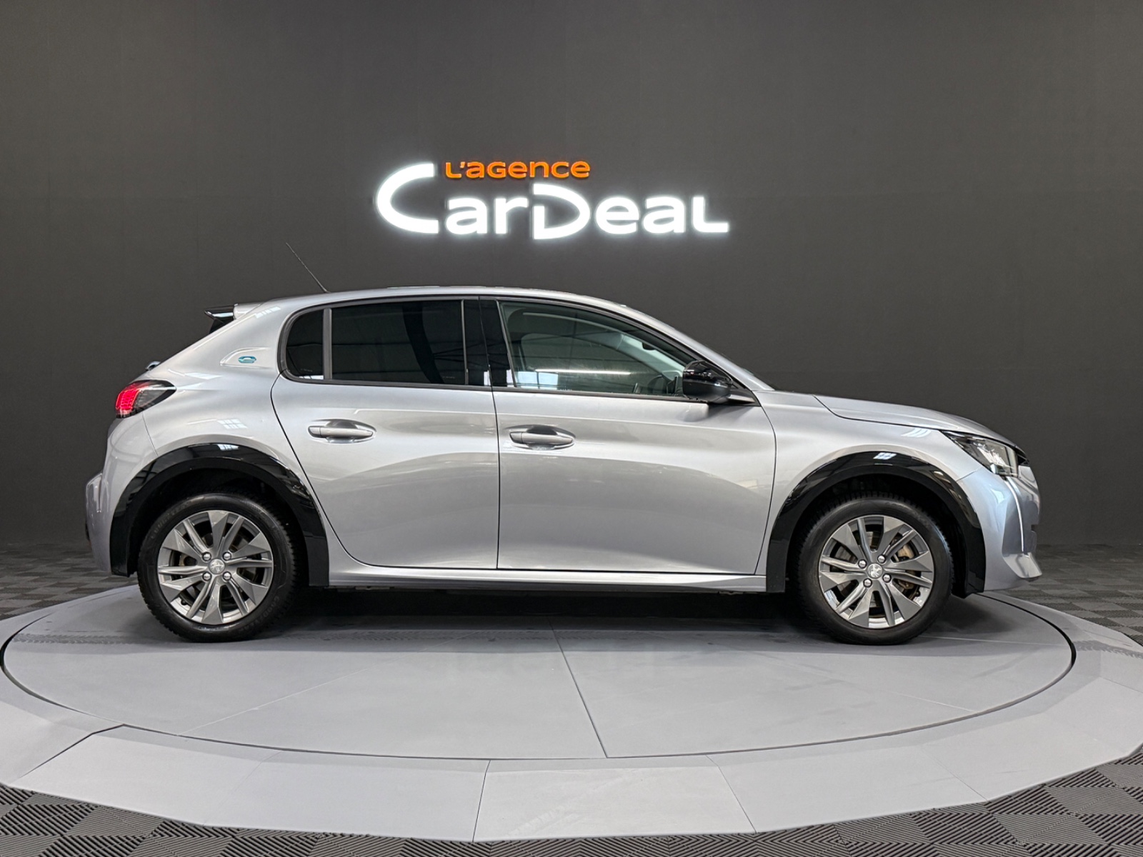 Photo véhicule PEUGEOT 208