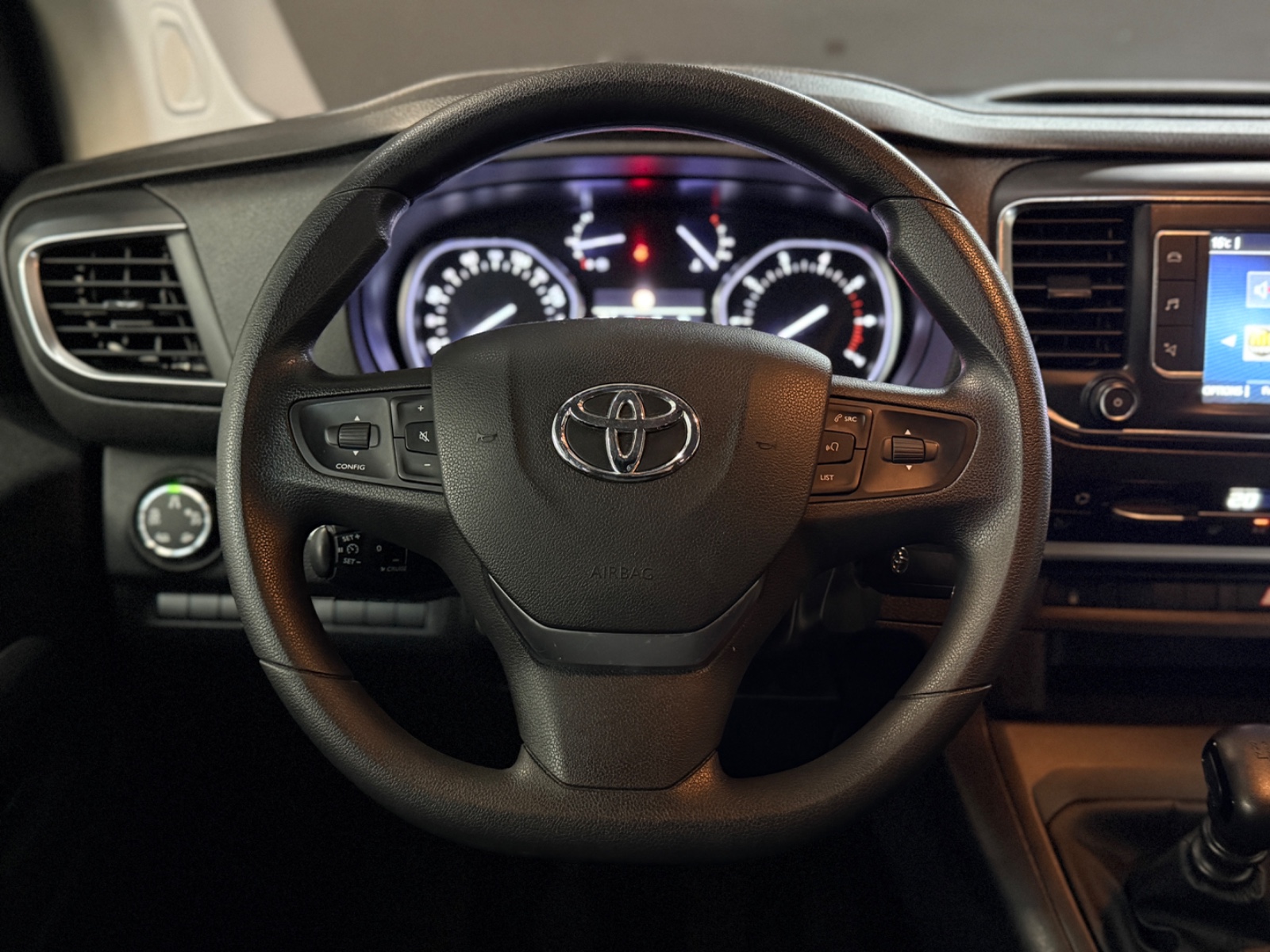 Photo véhicule TOYOTA PROACE VERSO RC21