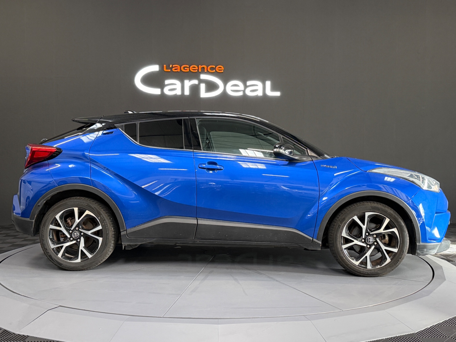 Photo véhicule TOYOTA C-HR