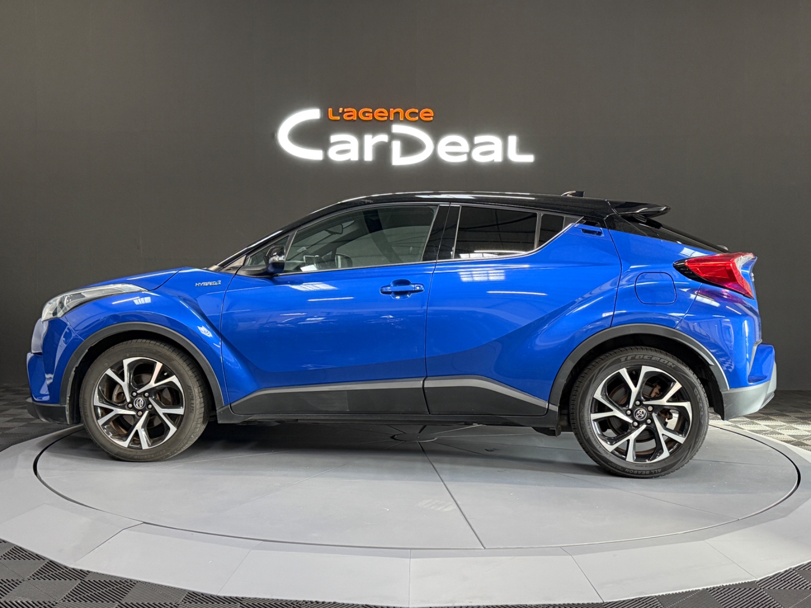 Photo véhicule TOYOTA C-HR