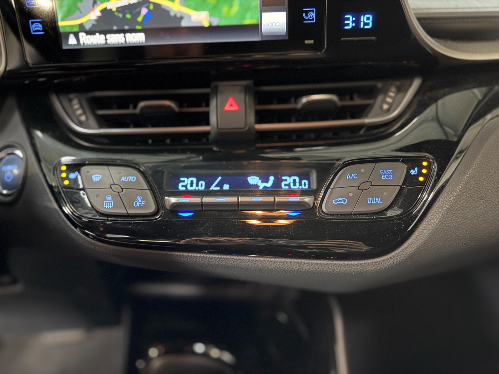 Photo véhicule TOYOTA C-HR