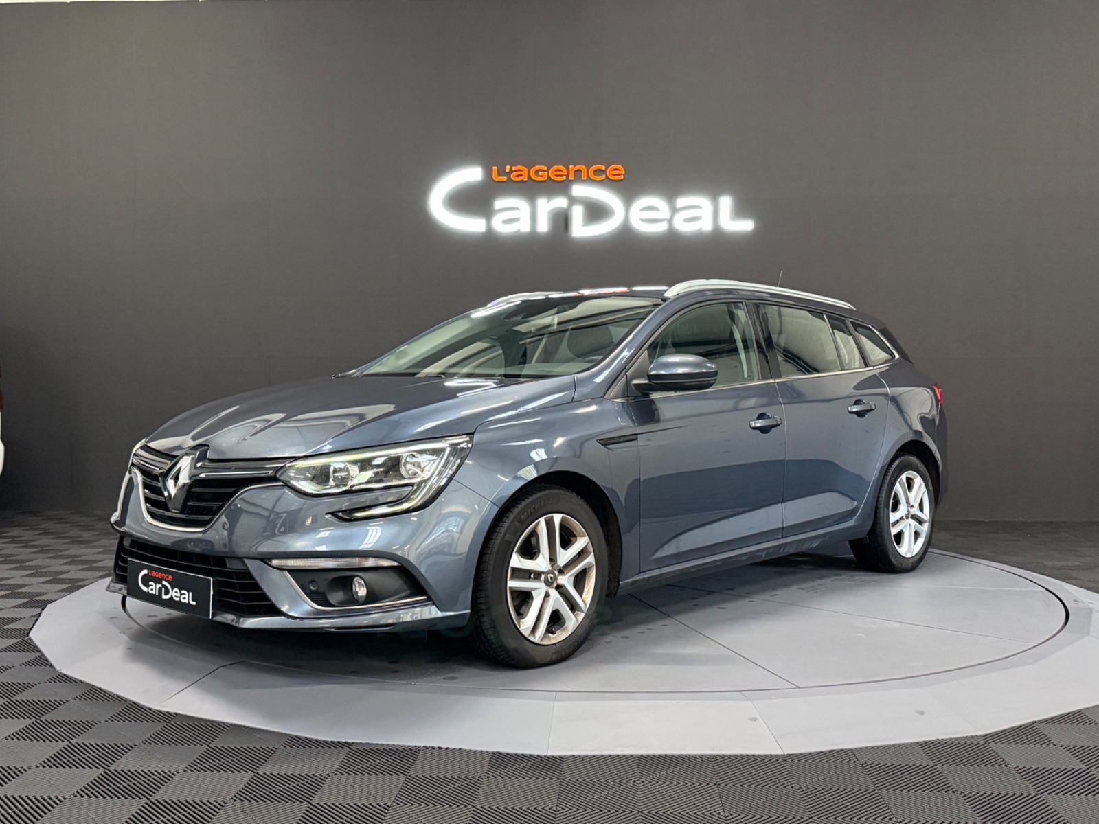 Photo véhicule RENAULT MEGANE IV ESTATE