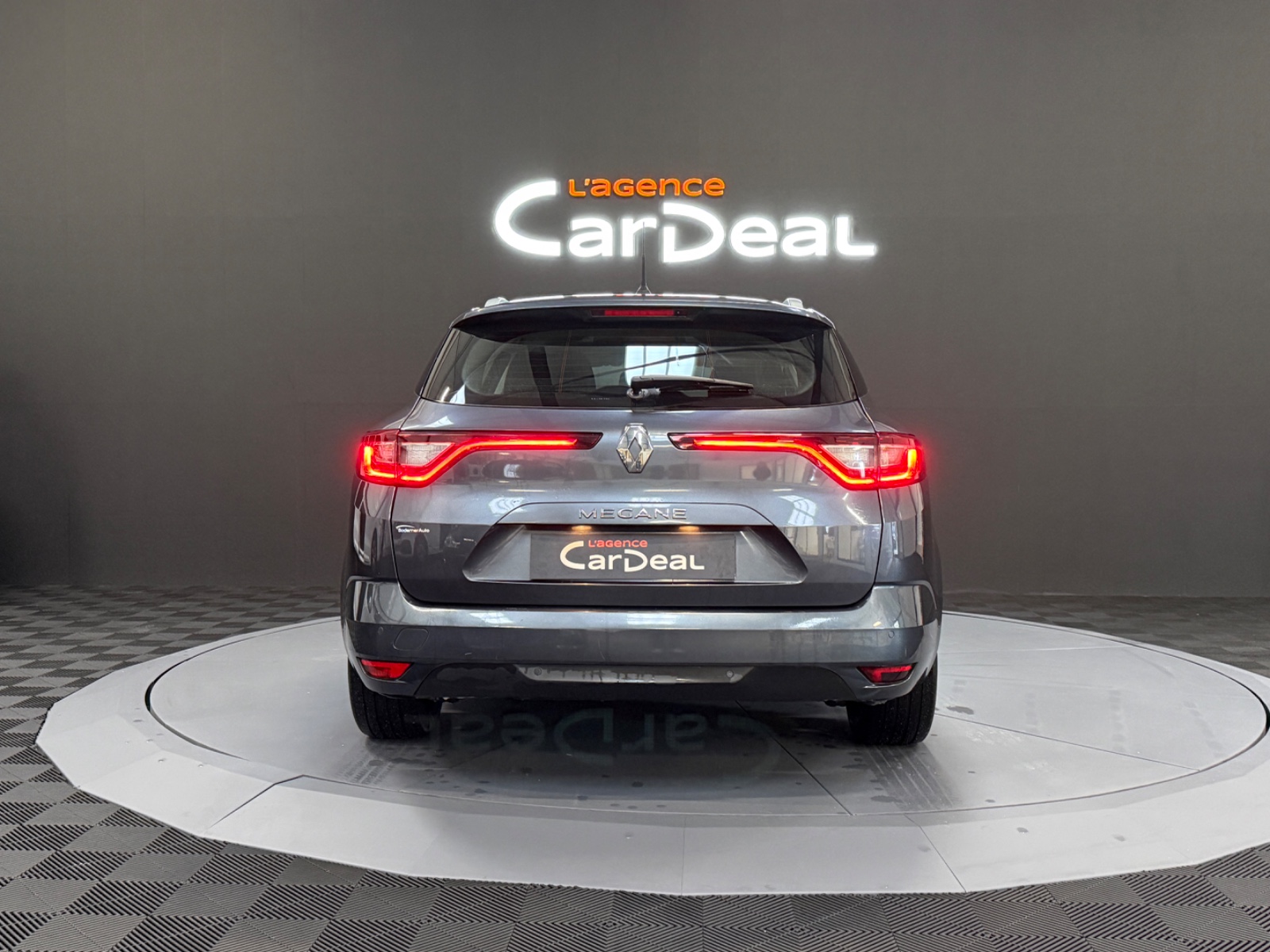 Photo véhicule RENAULT MEGANE IV ESTATE